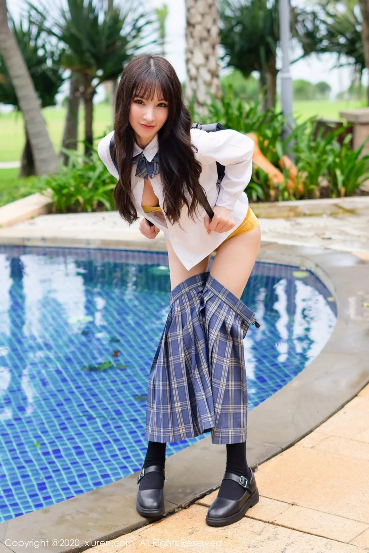 秀人集.com_[XiuRen秀人网]No.2290_女神周于希Sandy三亚旅拍清纯学生制服半脱露性感内衣诱惑写真68P