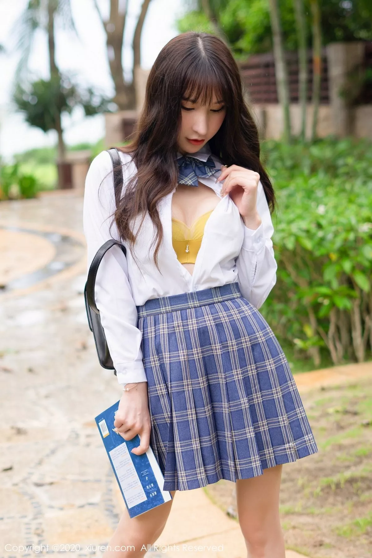 秀人集.com_[XiuRen秀人网]No.2290_女神周于希Sandy三亚旅拍清纯学生制服半脱露性感内衣诱惑写真68P