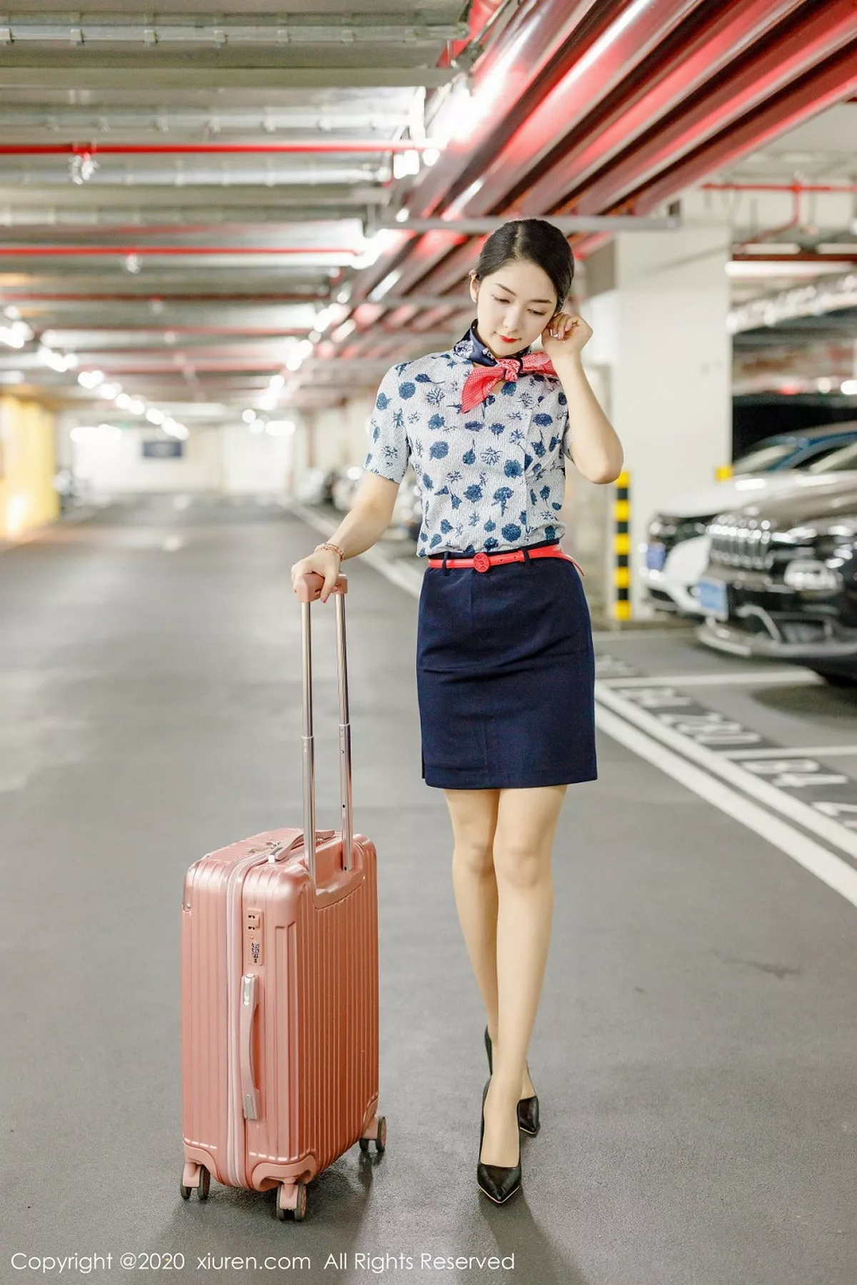 秀人集.com_[XiuRen秀人网]No.2305_女神Angela小热巴空乘制服主题剧情镜头下半脱秀完美身材写真100P