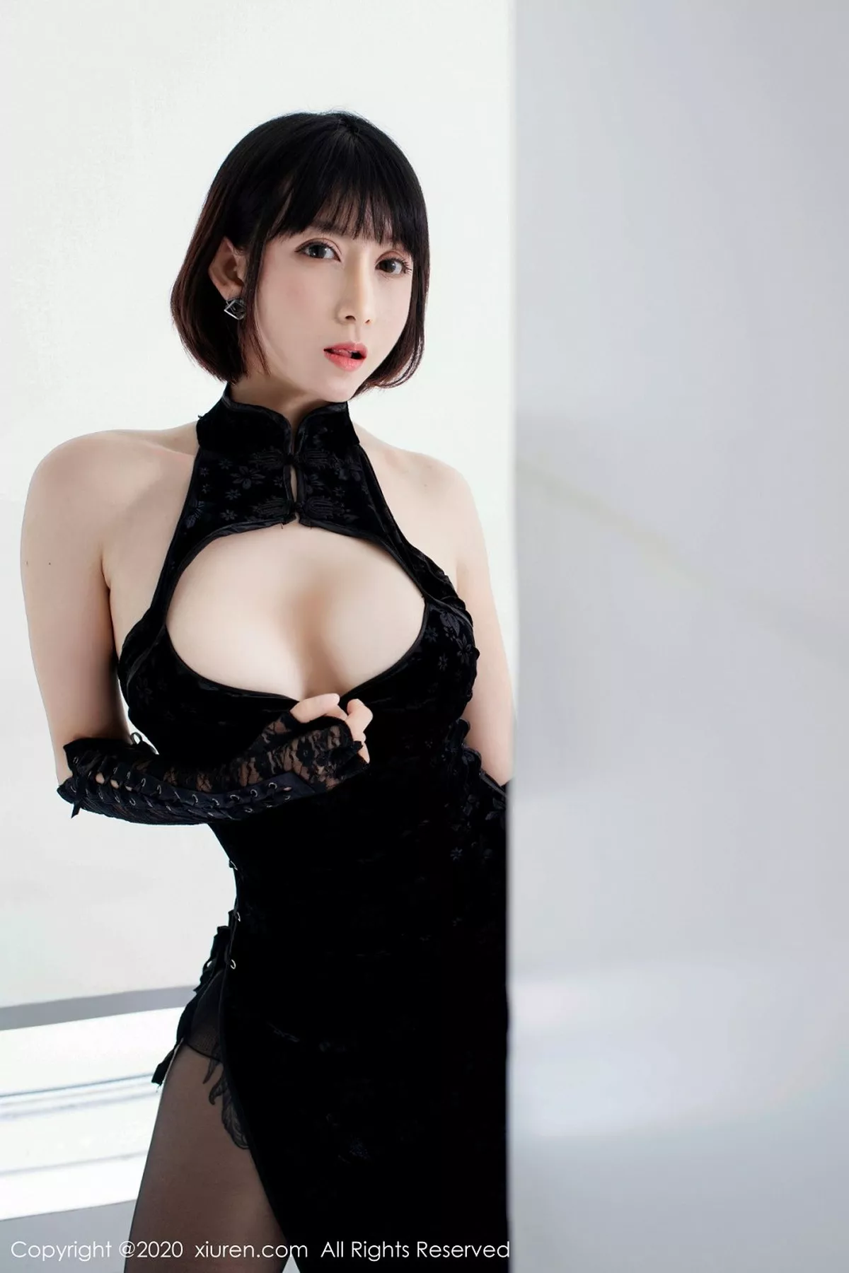 秀人集.com_[XiuRen秀人网]No.2318_大美妞安妮斯朵拉Ann黑丝裤袜+粉色低胸裙秀完美身材诱惑写真64P