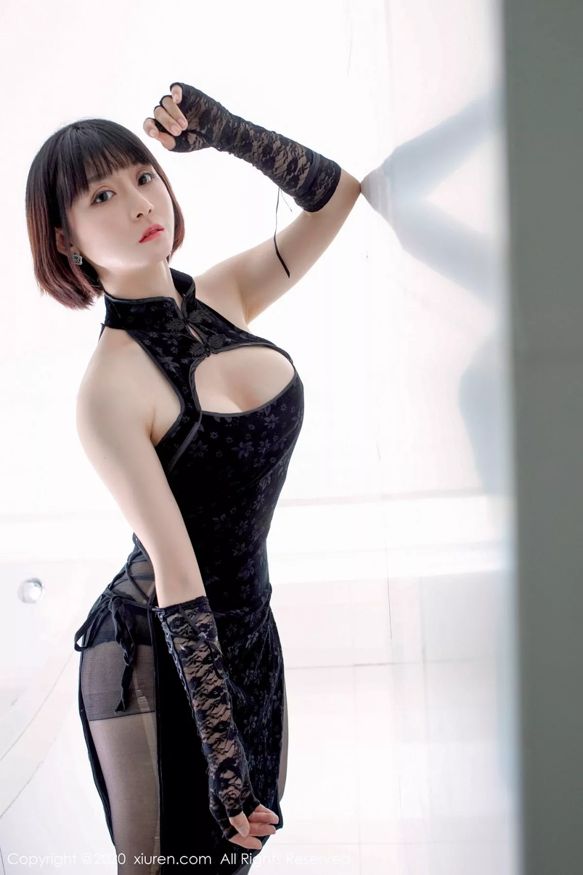 秀人集.com_[XiuRen秀人网]No.2318_大美妞安妮斯朵拉Ann黑丝裤袜+粉色低胸裙秀完美身材诱惑写真64P