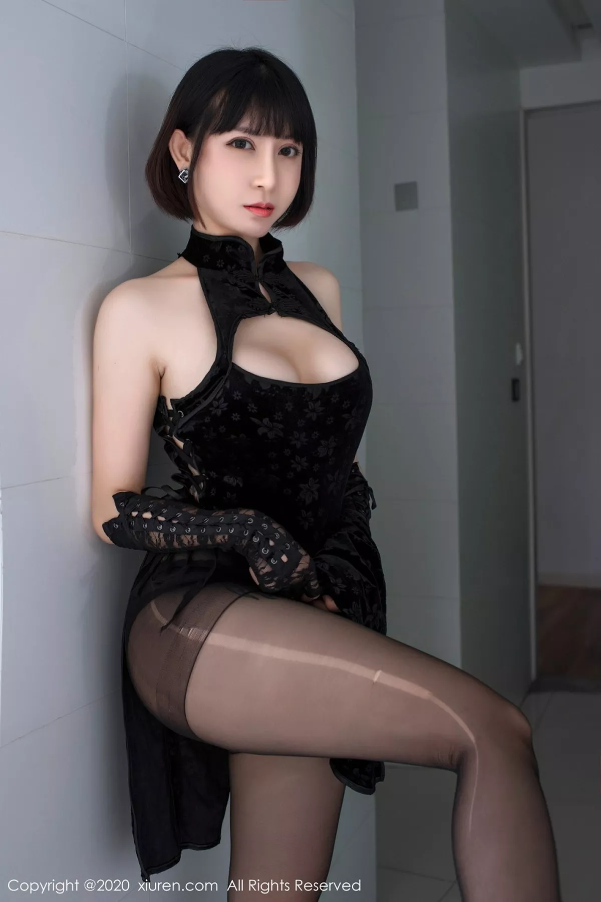 秀人集.com_[XiuRen秀人网]No.2318_大美妞安妮斯朵拉Ann黑丝裤袜+粉色低胸裙秀完美身材诱惑写真64P