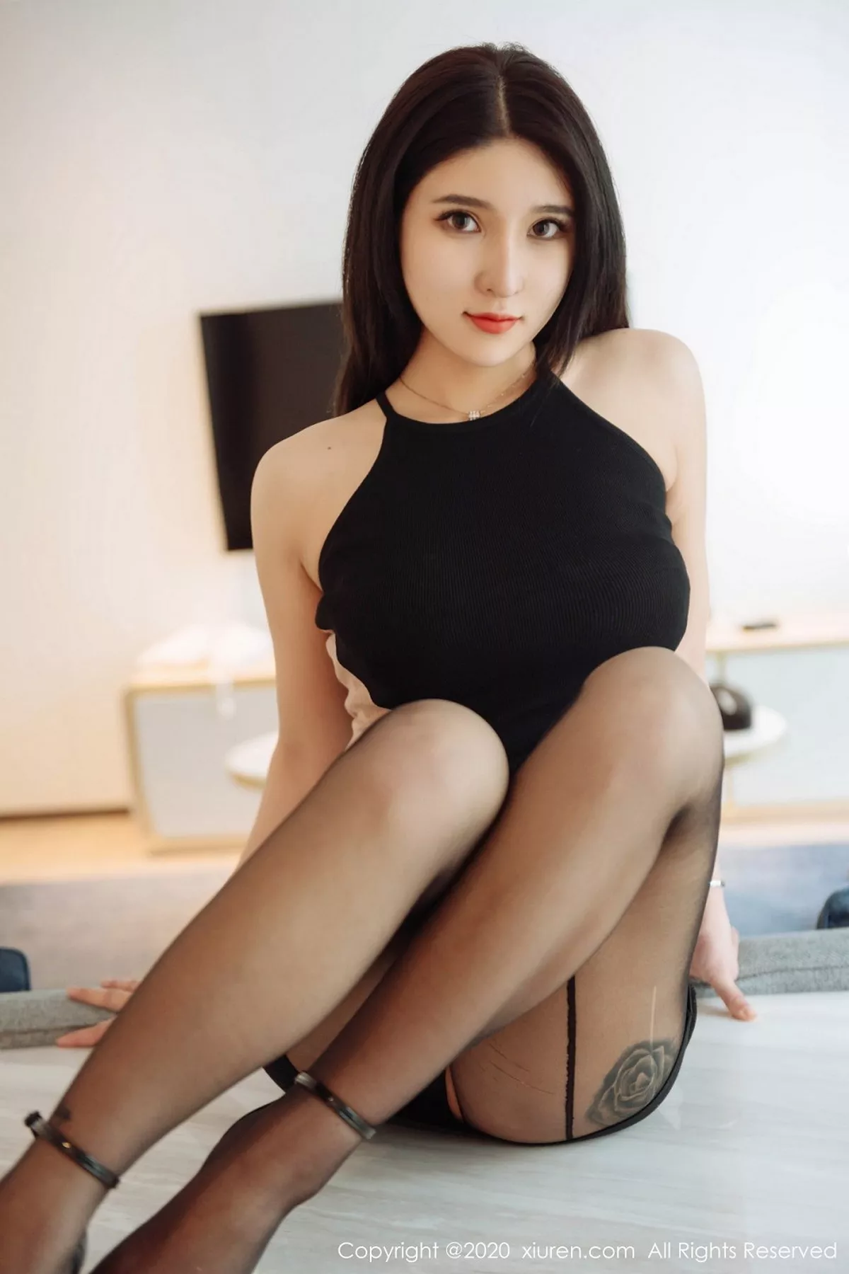 秀人集.com_[XiuRen秀人网]No.2324_嫩模蛛蛛妹妹私房黑色连身裙半撩露开档黑丝裤袜极致魅惑写真55P
