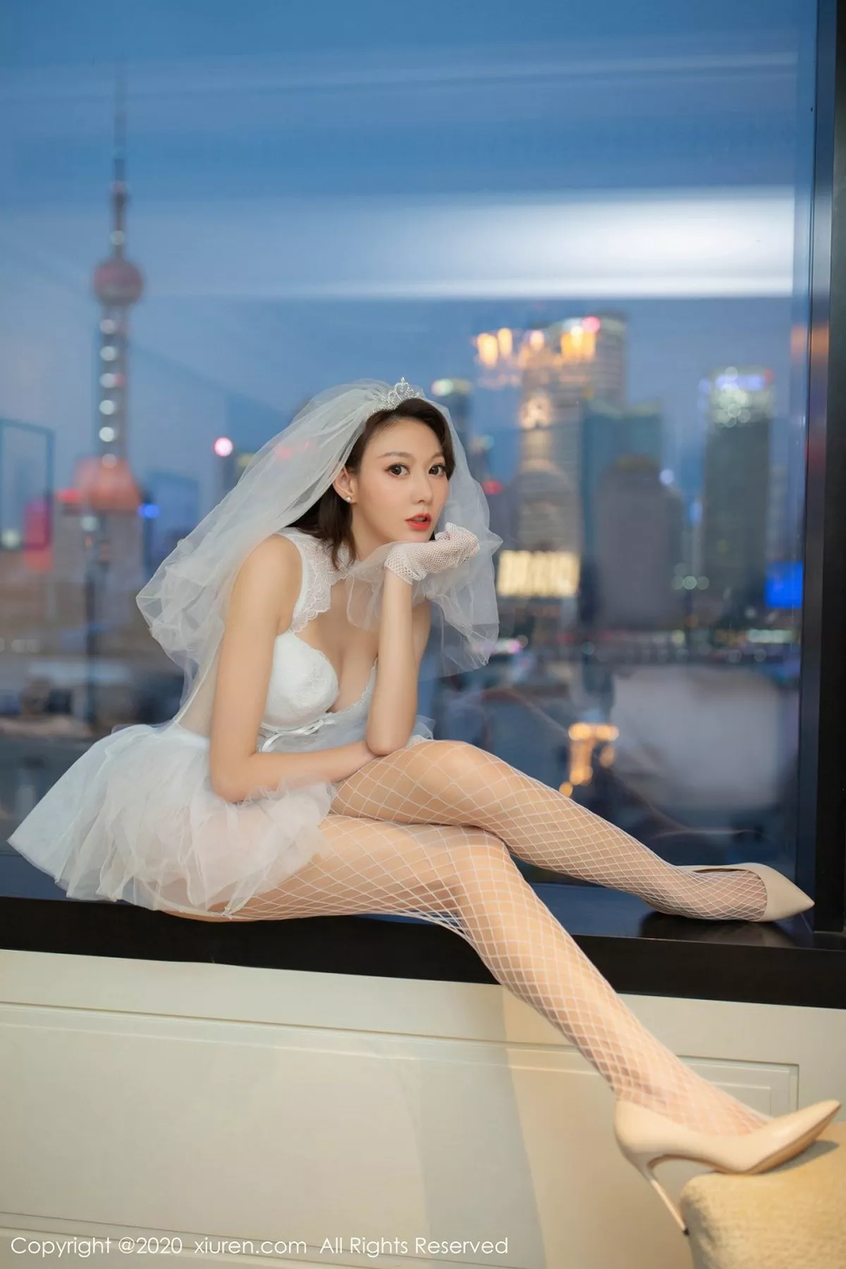 秀人集.com_[XiuRen秀人网]No.2328_气质女神艺轩唯美曼妙婚纱主题私房床上吊带白丝渔网诱惑写真76P