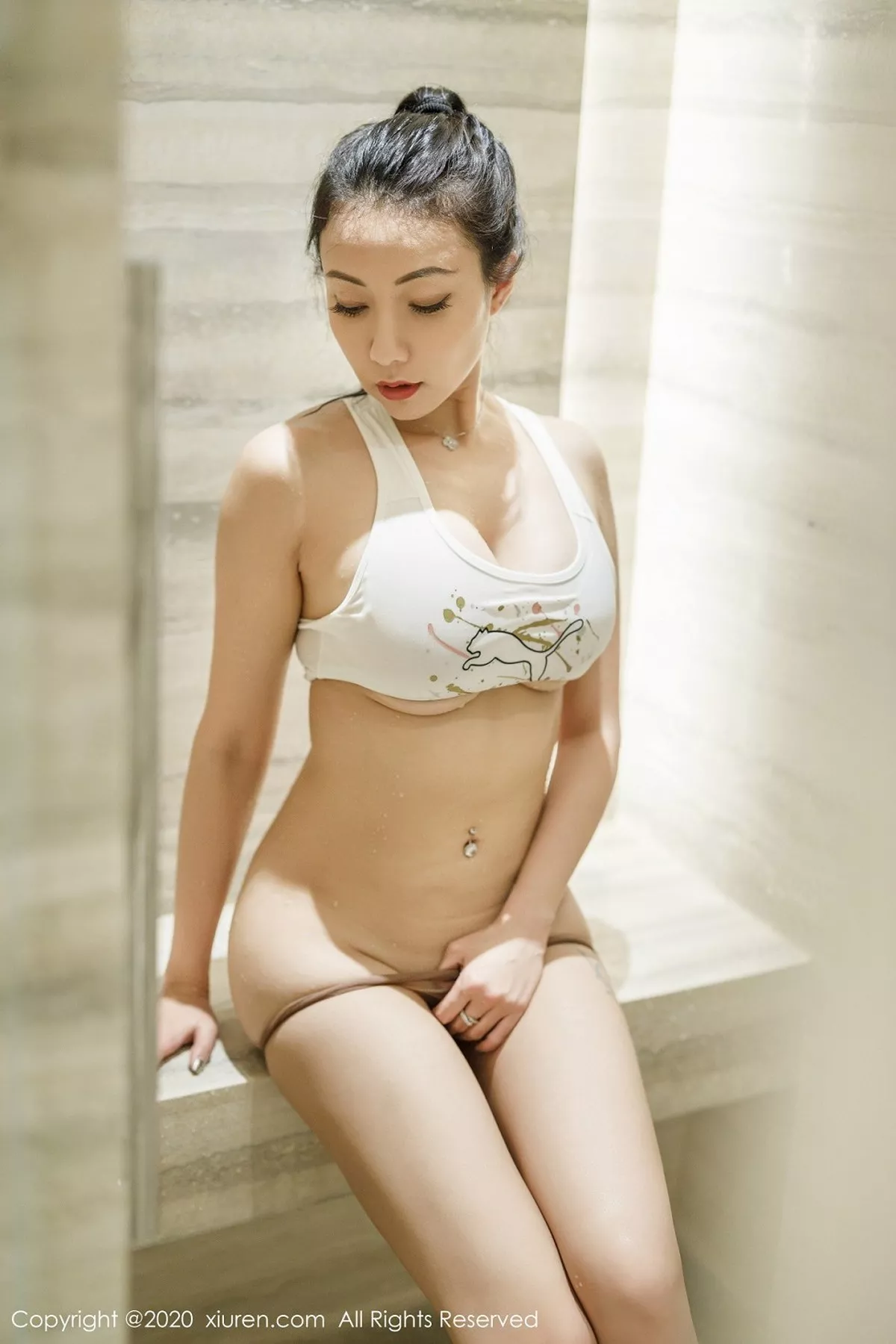秀人集.com_[XiuRen秀人网]No.2332_御姐果儿Victoria时尚运动内衣浴室里无内肉丝湿身诱惑写真43P