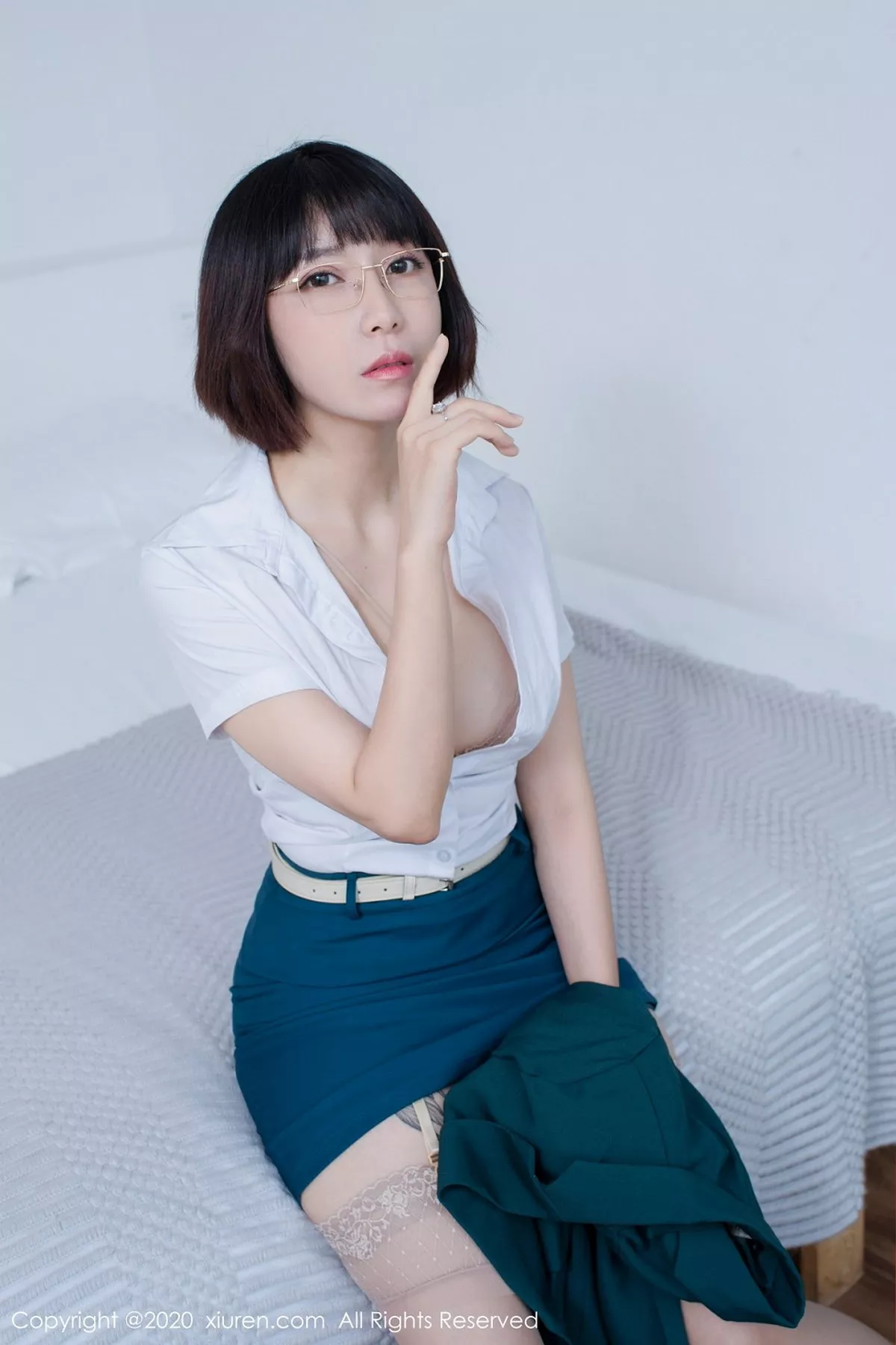 秀人集.com_[XiuRen秀人网]No.2390_大美妞安妮斯朵拉_Ann私房蕾丝内衣+黑色漆皮宠物猫撩人诱惑写真60P