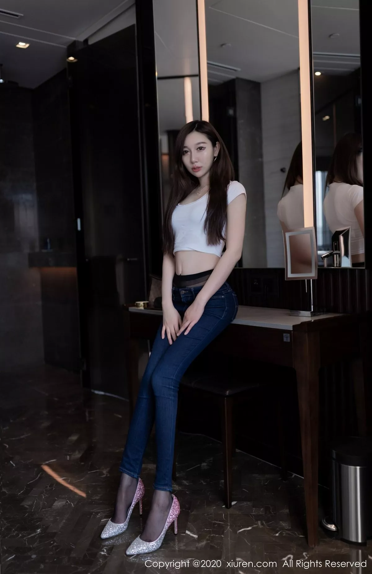 秀人集.com_[XiuRen秀人网]No.2406_嫩模Victoria志玲脱牛仔裤露黑丝裤袜性感黑色内衣诱惑写真60P