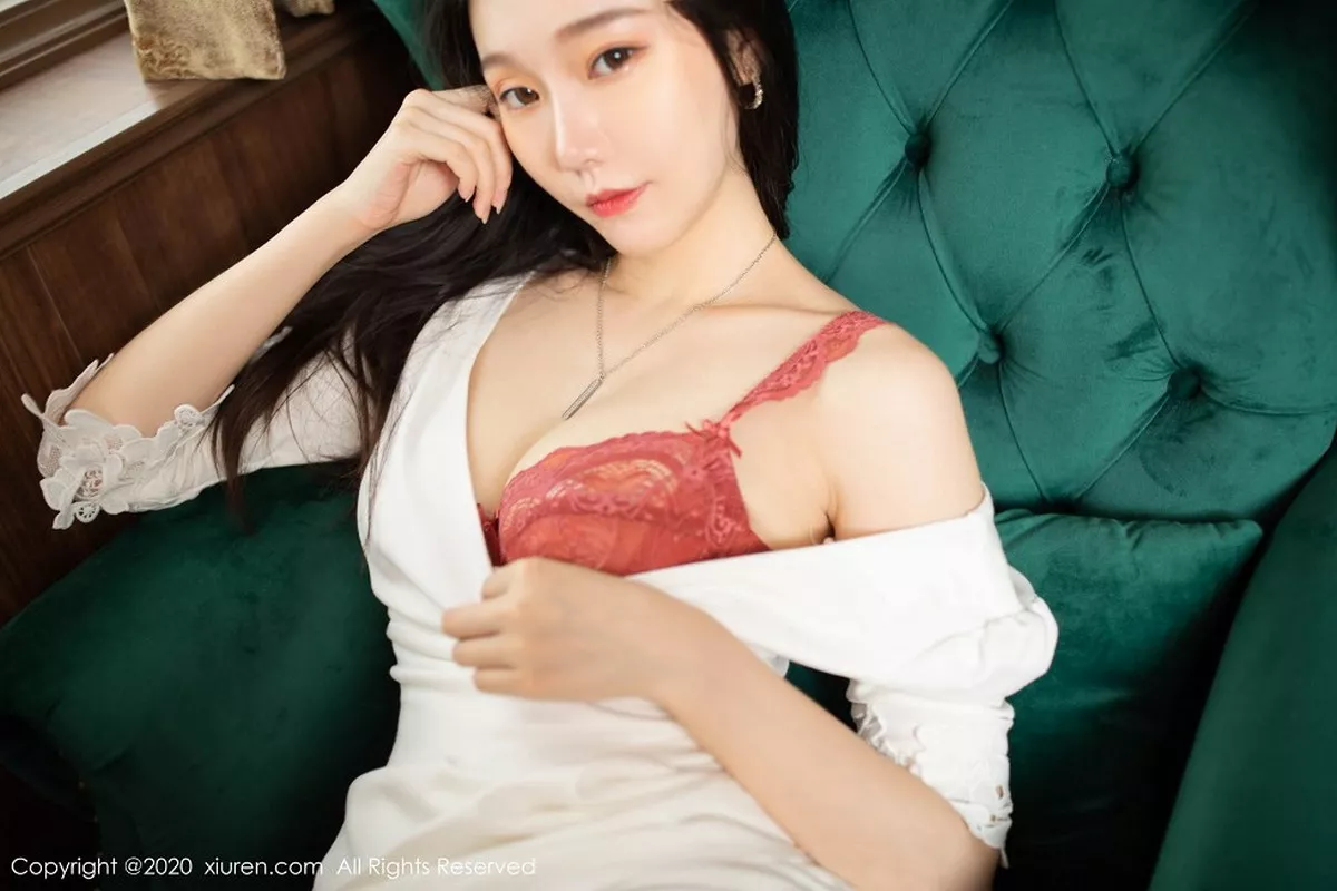 秀人集.com_[XiuRen秀人网]No.2430_嫩模安然Maleah火车上故事主题白色连身裙下超薄肉丝裤袜诱惑写真50P
