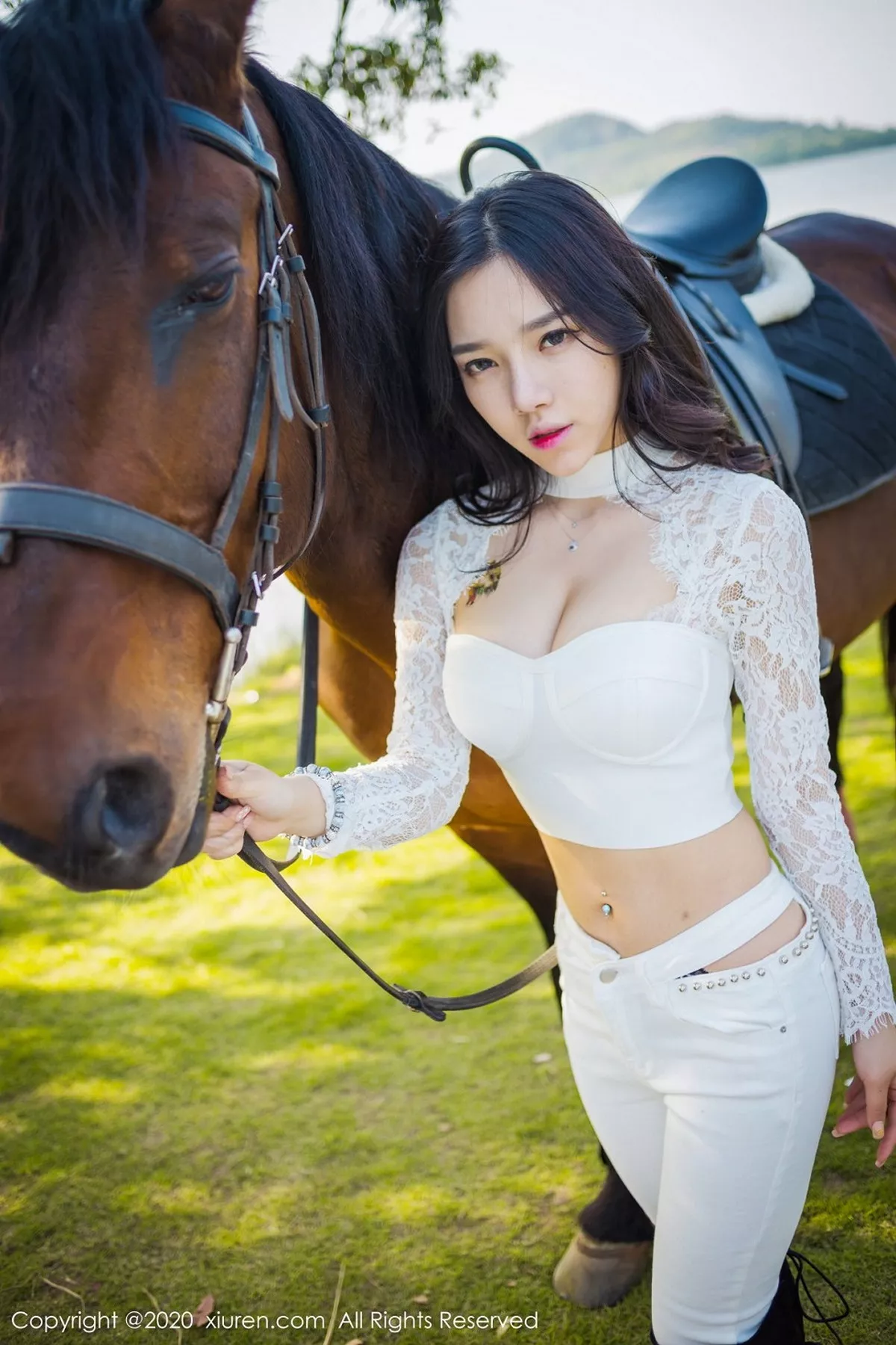 秀人集.com_[XiuRen秀人网]No.2380_嫩模夏雪爱户外JK制服+白色缕空马术服秀完美身材性感写真41P