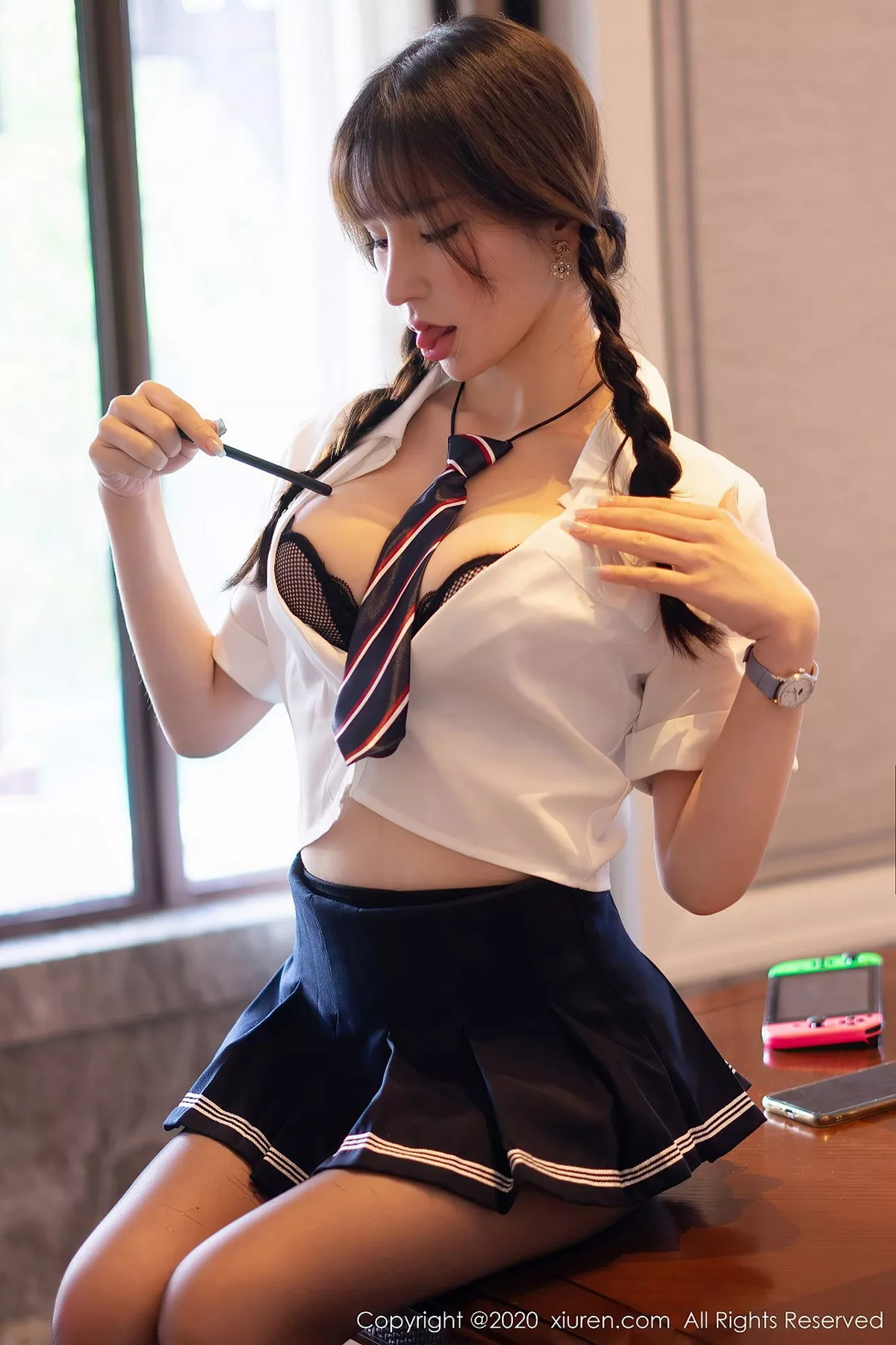 秀人集.com_[XiuRen秀人网]No.2559_女神周于希Sandy西双版纳旅拍JK制服半脱露开档黑丝裤袜诱惑写真80P