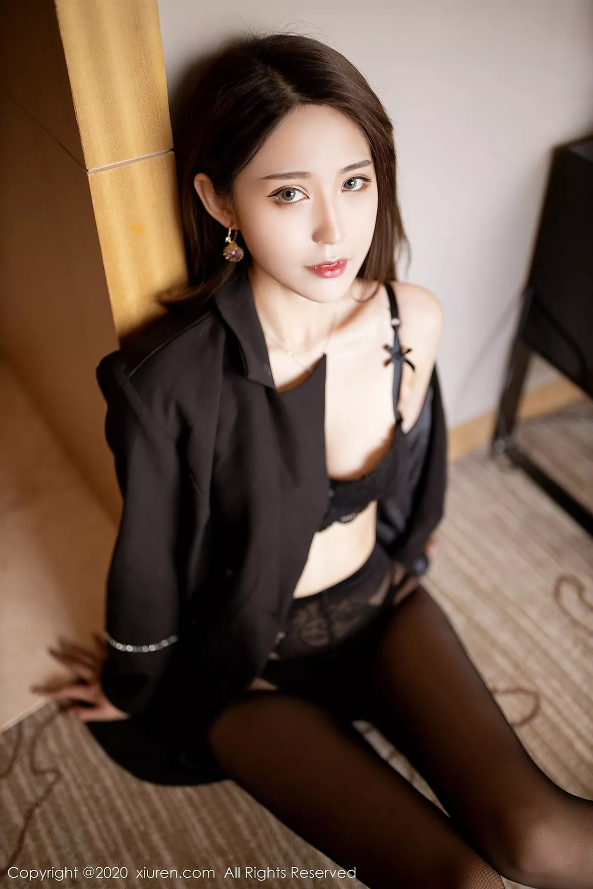 秀人集.com_[XiuRen秀人网]No.2556_模特周慕汐fairy私房精致镂空蕾丝内衣配黑丝裤袜极致魅惑写真40P