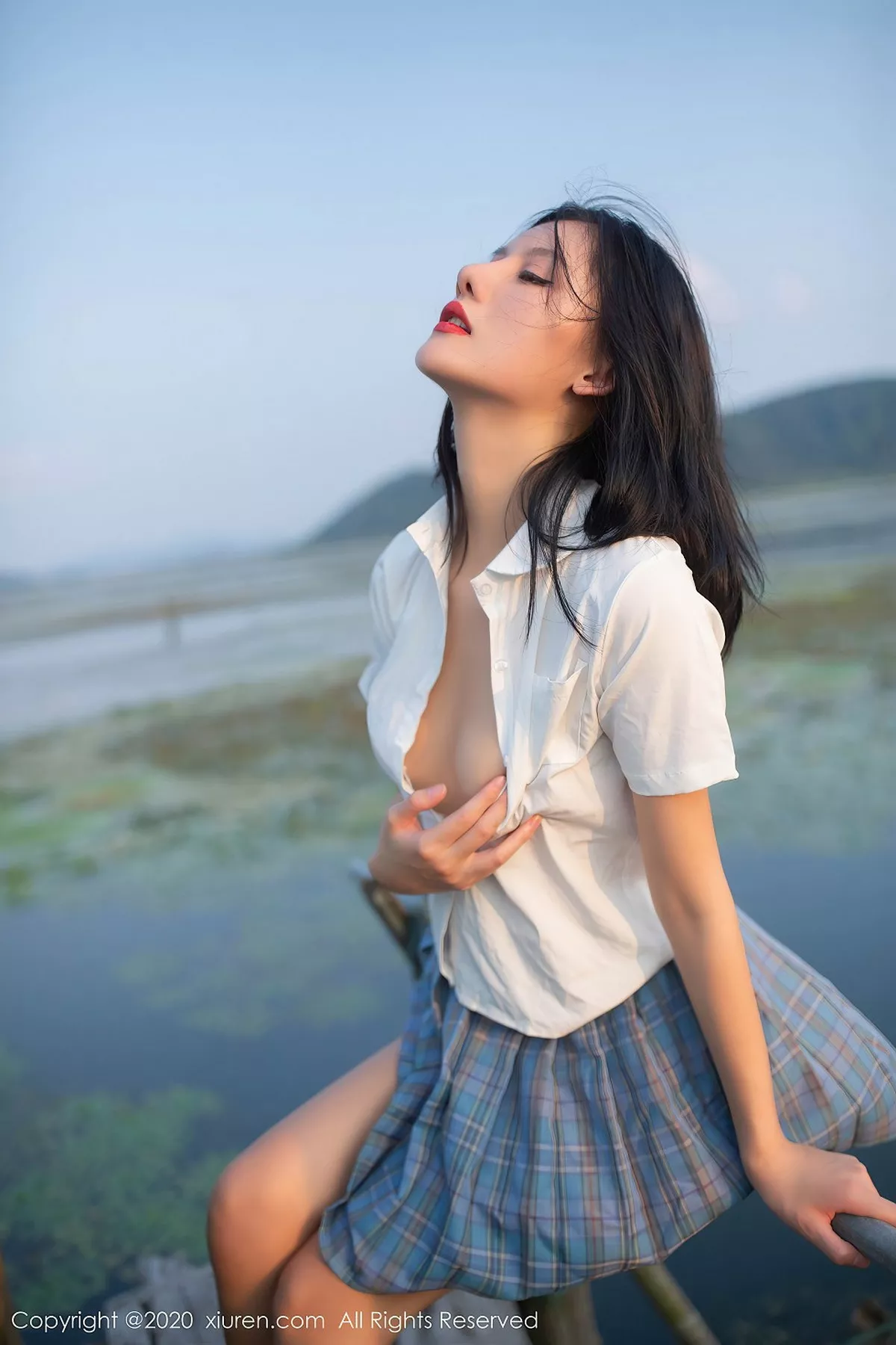 秀人集.com_[XiuRen秀人网]No.2558_女神就是阿朱啊海边渔村主题半撩短裙脱内裤秀翘臀诱惑写真51P