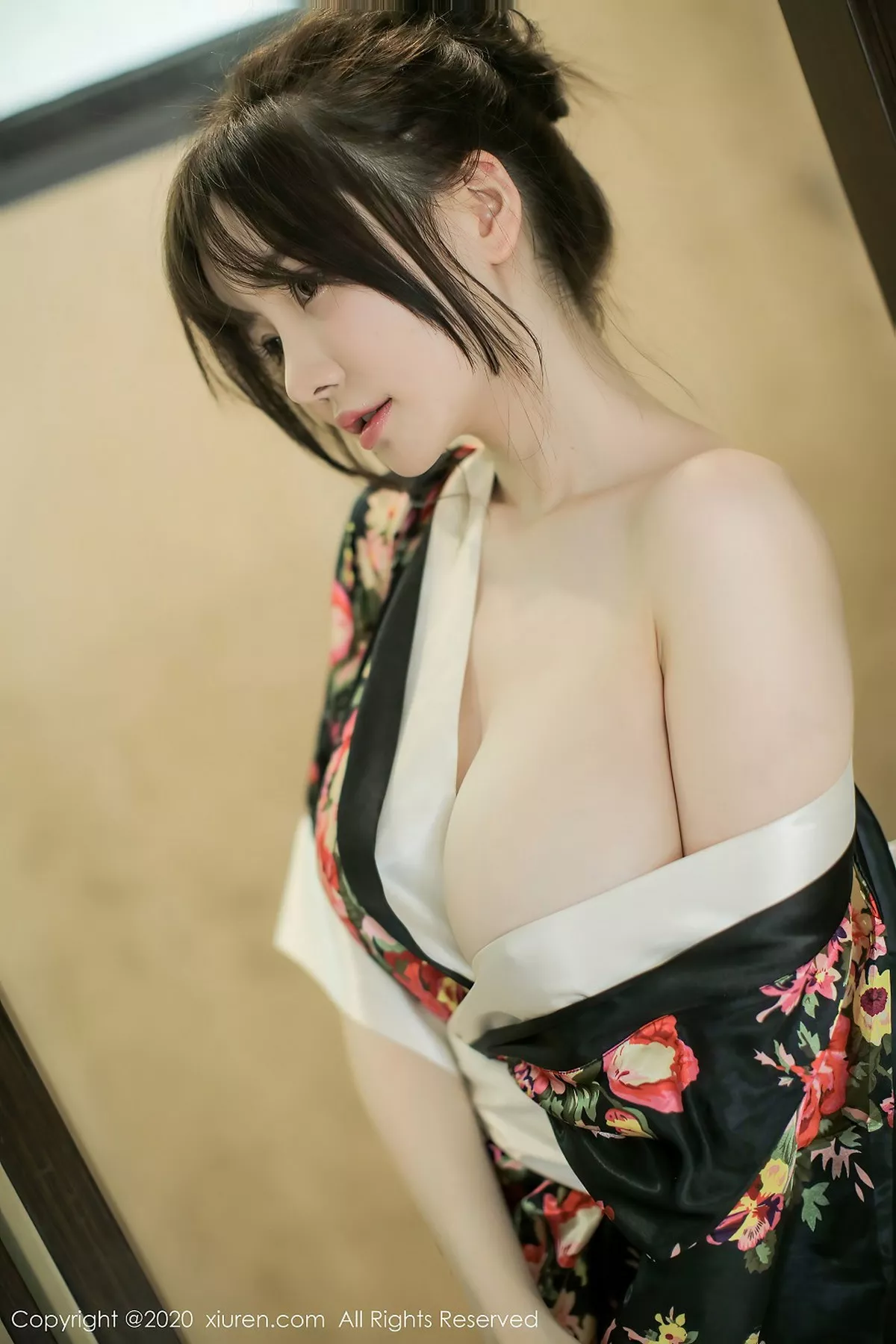 秀人集.com_[XiuRen秀人网]No.2581_女神糯美子Mini三亚旅拍色彩艳丽和服真空半露豪乳撩人诱惑写真43P