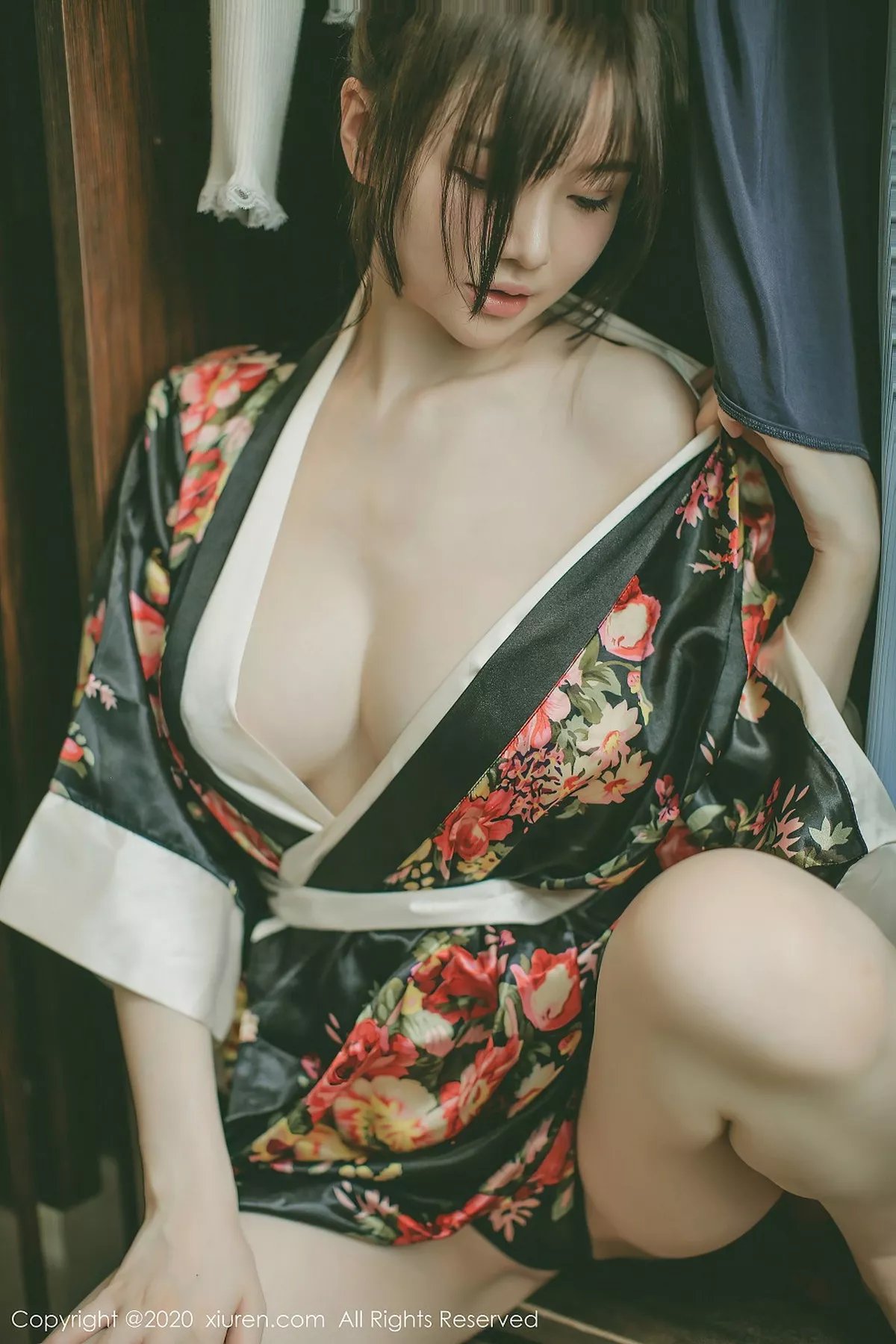 秀人集.com_[XiuRen秀人网]No.2581_女神糯美子Mini三亚旅拍色彩艳丽和服真空半露豪乳撩人诱惑写真43P