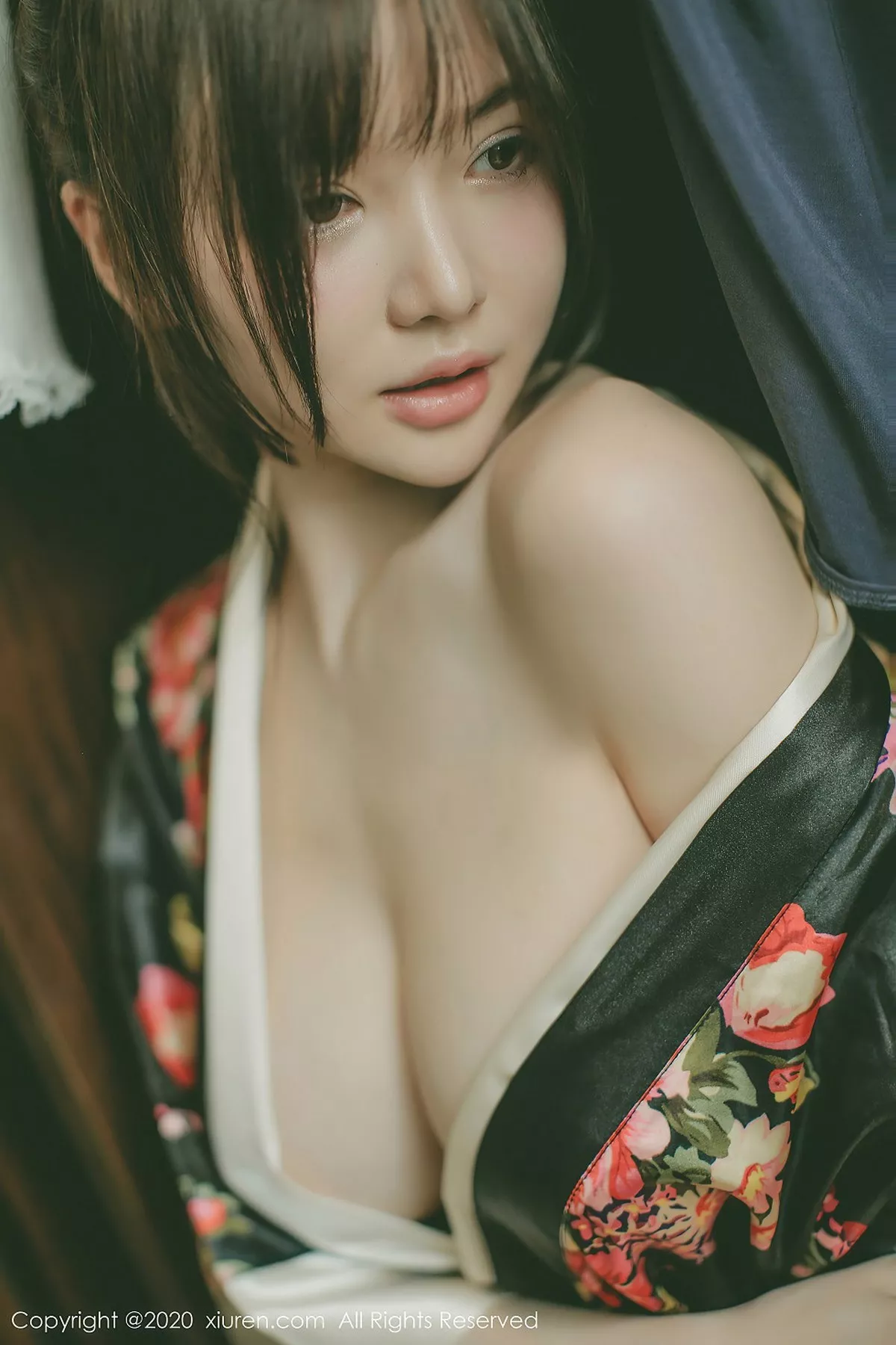 秀人集.com_[XiuRen秀人网]No.2581_女神糯美子Mini三亚旅拍色彩艳丽和服真空半露豪乳撩人诱惑写真43P