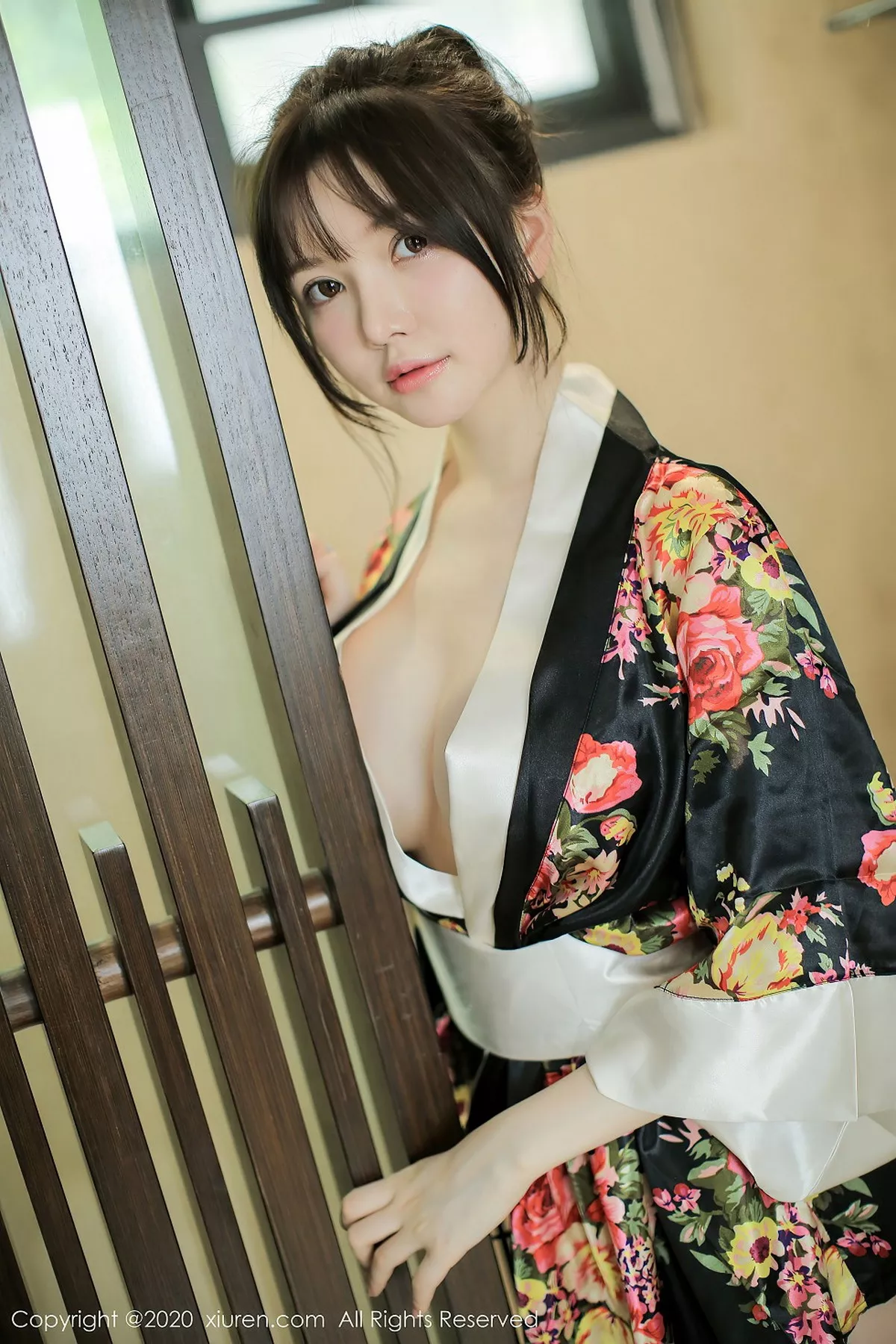 秀人集.com_[XiuRen秀人网]No.2581_女神糯美子Mini三亚旅拍色彩艳丽和服真空半露豪乳撩人诱惑写真43P
