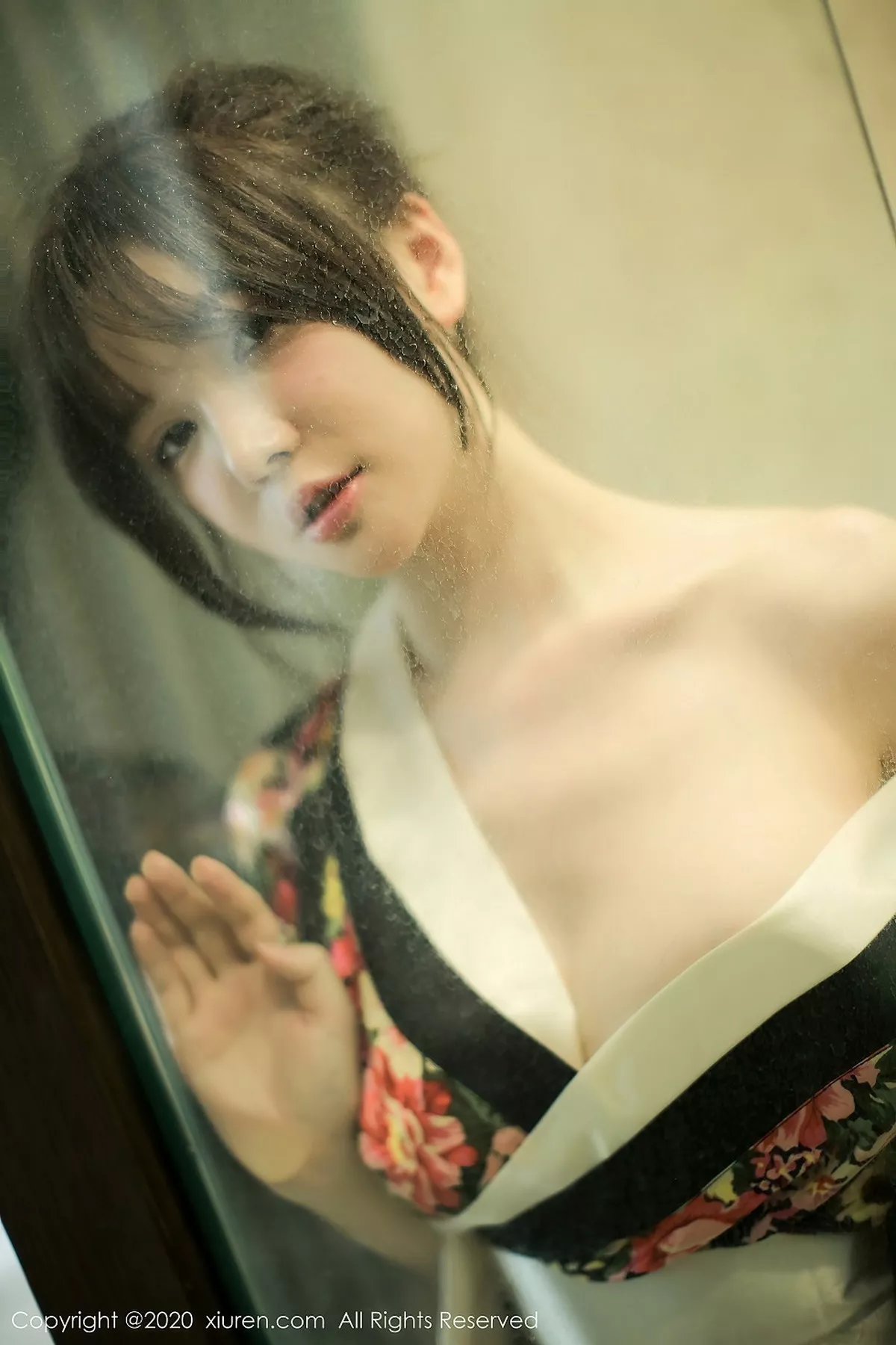 秀人集.com_[XiuRen秀人网]No.2581_女神糯美子Mini三亚旅拍色彩艳丽和服真空半露豪乳撩人诱惑写真43P
