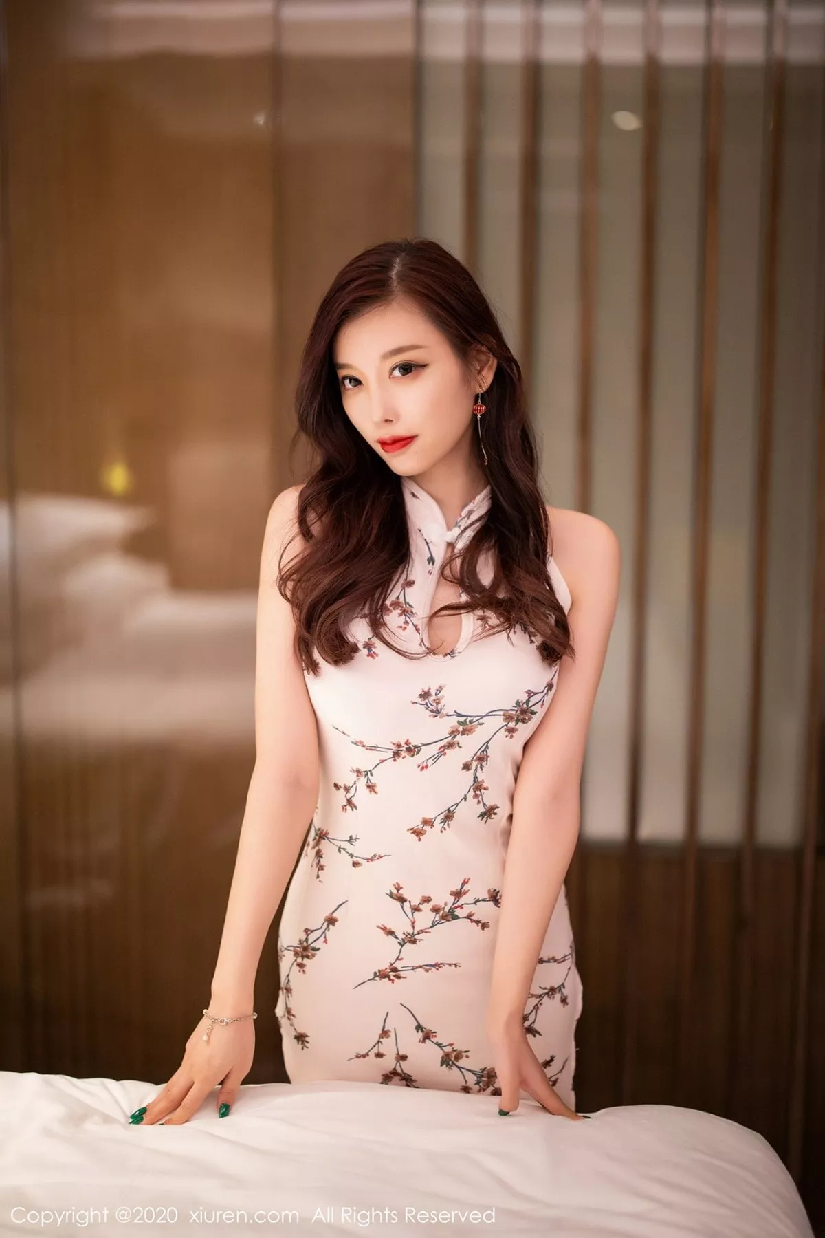 秀人集.com_[XiuRen秀人网]No.2487_女神杨晨晨sugar私房古韵旗袍配肉丝裤袜秀完美身材诱惑写真102P