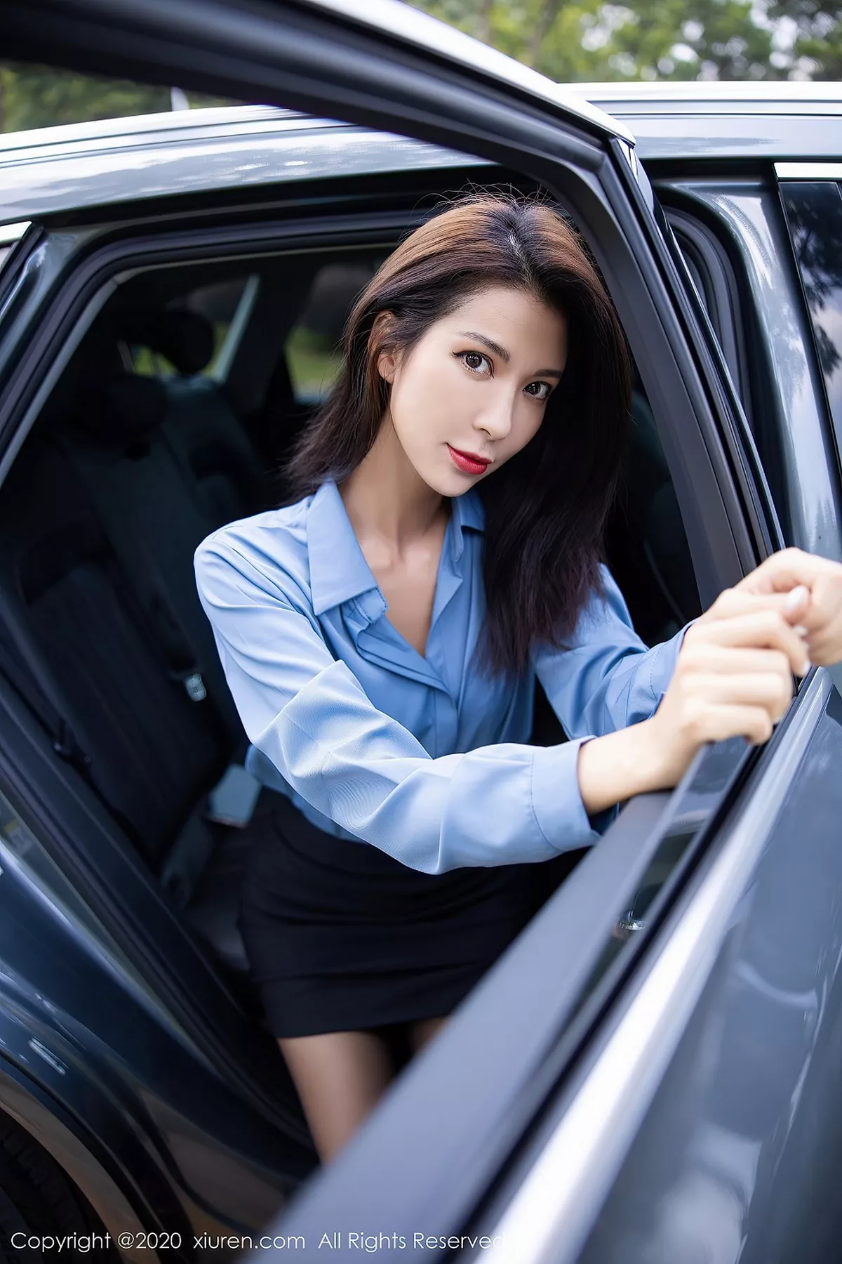 秀人集.com_[XiuRen秀人网]No.2599_气质美女Carry香车美人车拍主题性感内衣配黑丝袜极致魅惑写真82P