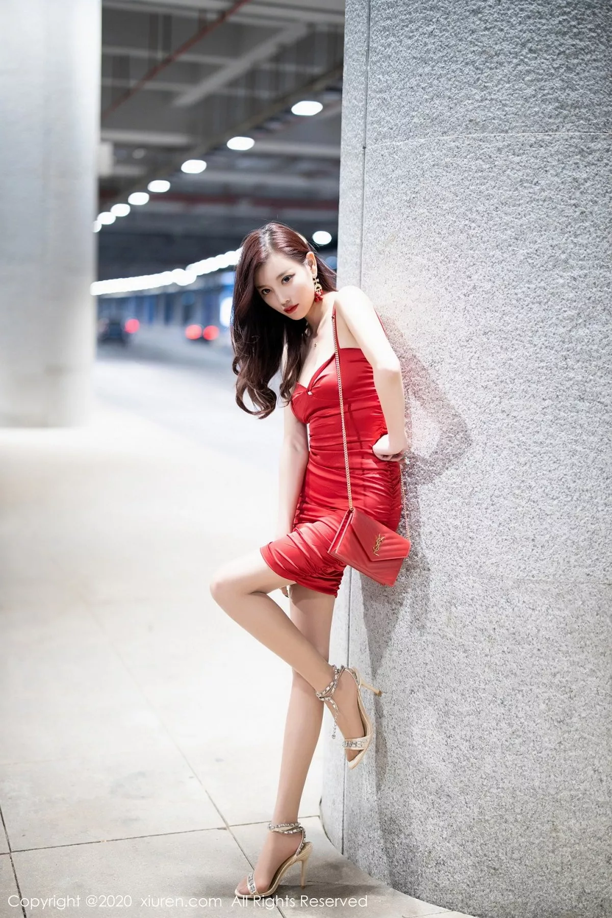 秀人集.com_[XiuRen秀人网]No.2514_女神杨晨晨sugar私房猩红吊裙配肉丝裤袜秀完美身材撩人诱惑写真120P