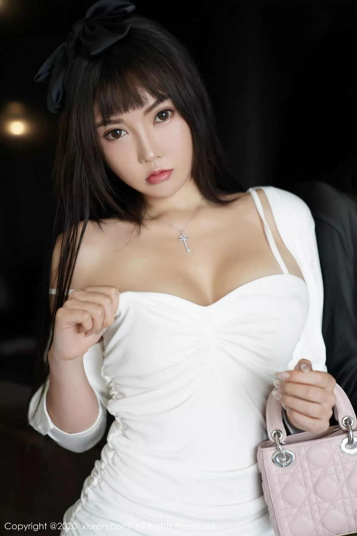 秀人集.com_[XiuRen秀人网]No.2652_嫩模萌汉药baby上海旅拍性感白色吊裙半撩露蕾丝内裤诱惑写真35P