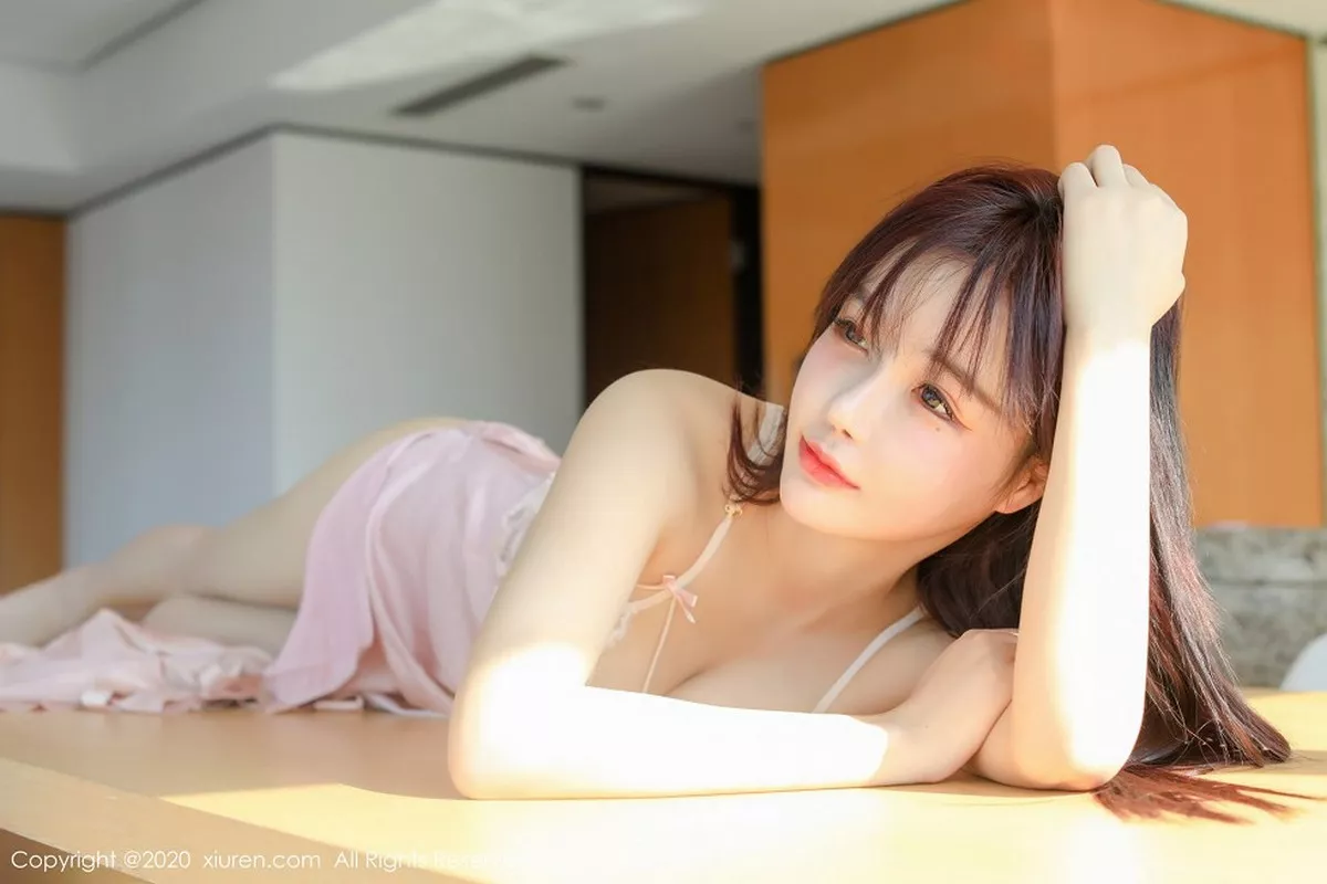 秀人集.com_[XiuRen秀人网]No.2666_嫩模南初妹妹私房粉色吊带蕾丝睡衣秀完美身材雪白娇嫩诱惑写真44P