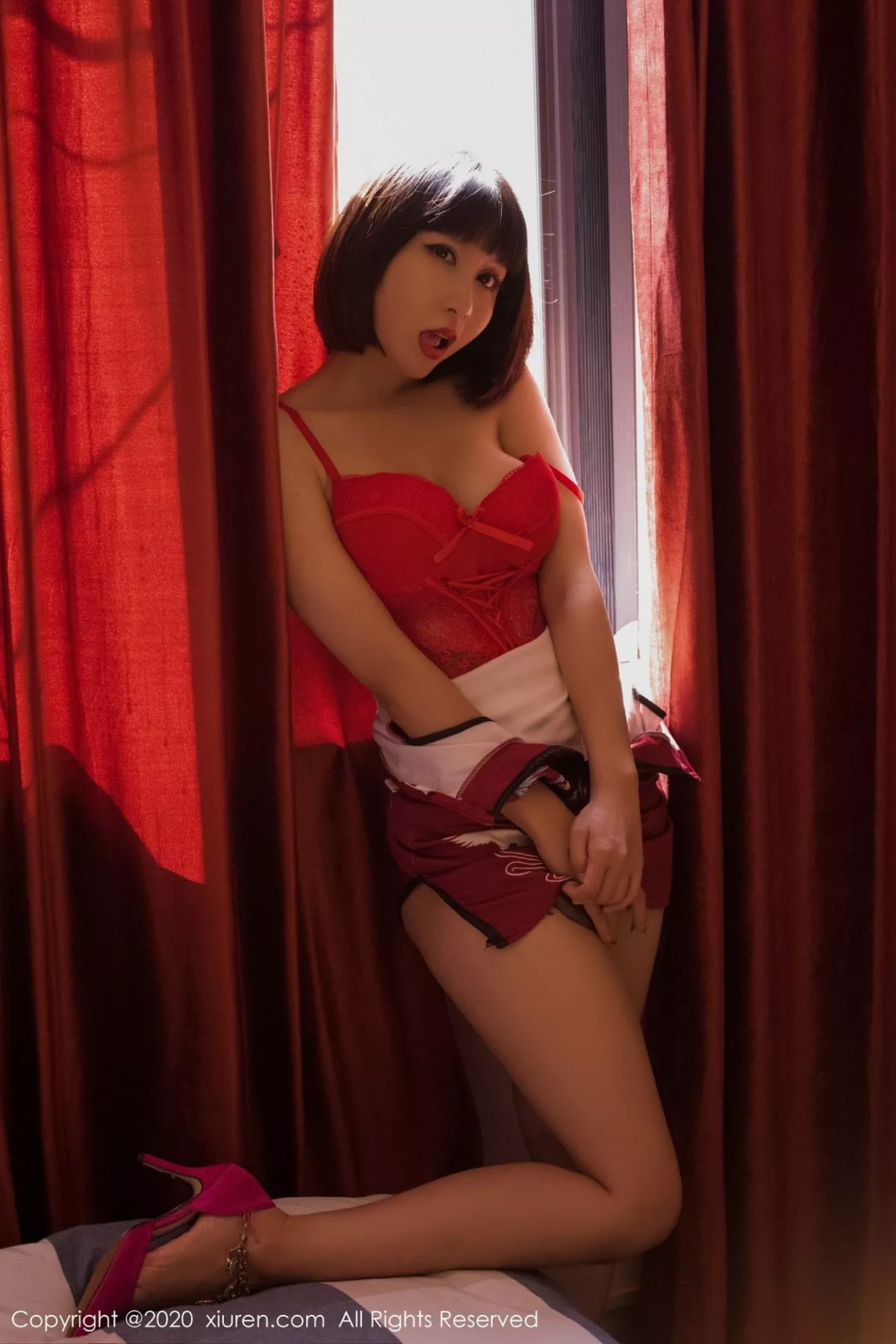 秀人集.com_[XiuRen秀人网]No.2674_大美妞安妮斯朵拉私房红色旗袍露红色内衣秀翘臀撩人诱惑写真63P