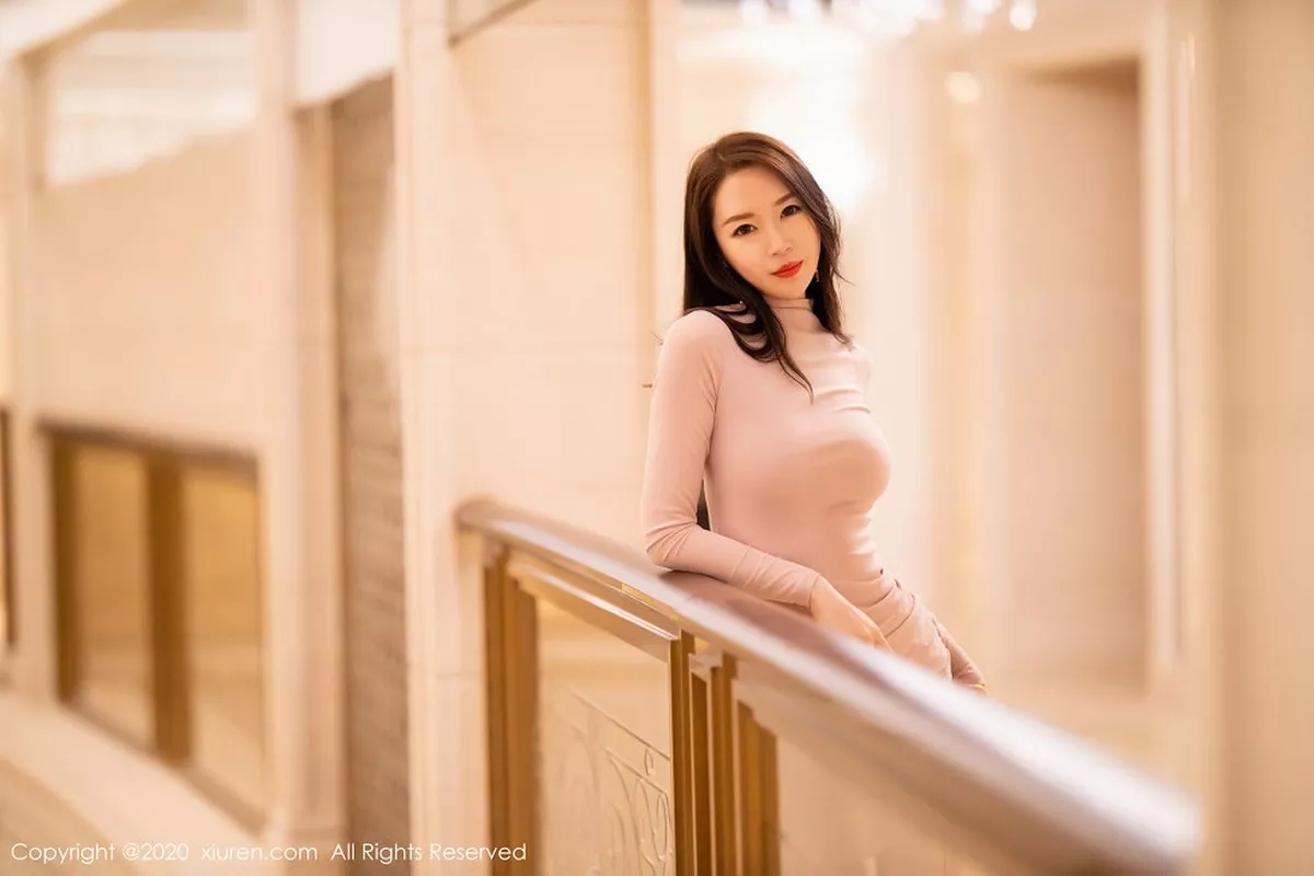 秀人集.com_[XiuRen秀人网]No.2677_嫩模梦心月心愿旅拍私房粉色礼裙配肉丝裤袜秀翘臀极致诱惑写真91P