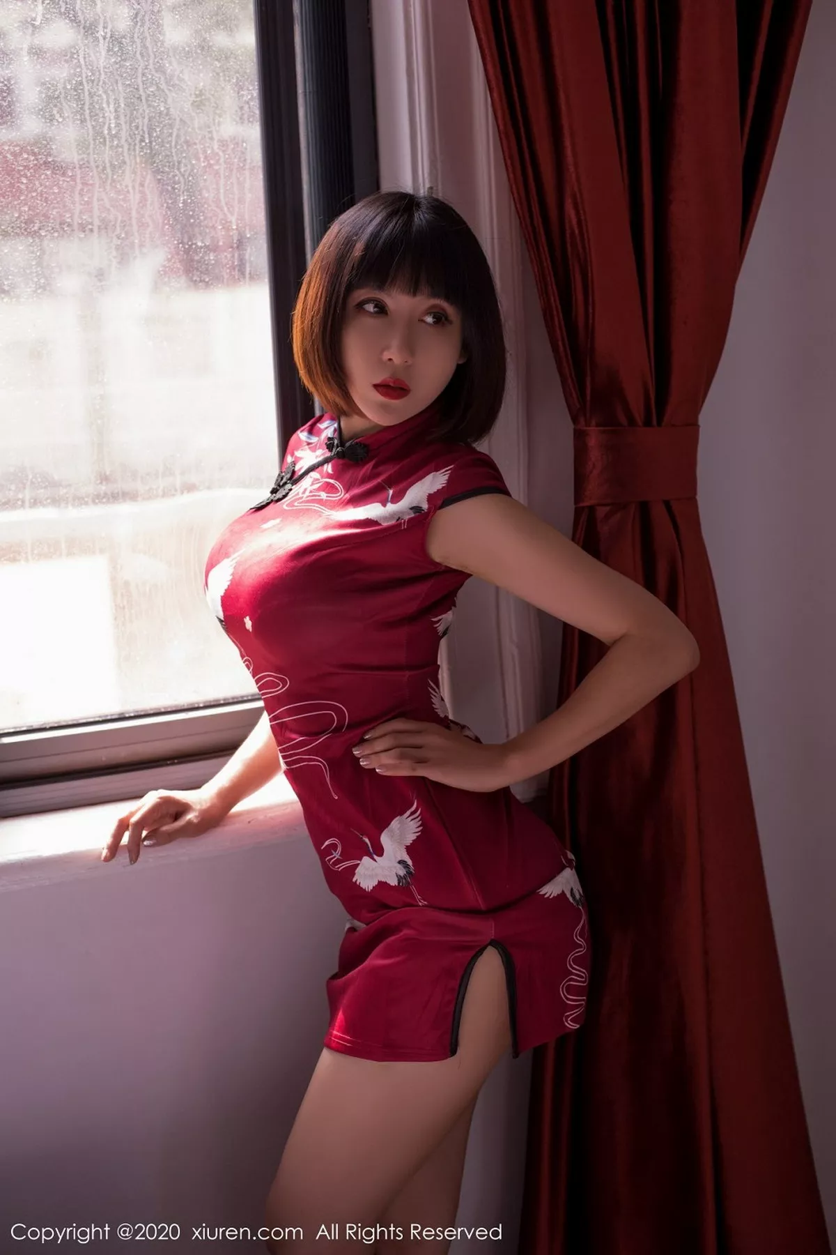 秀人集.com_[XiuRen秀人网]No.2674_大美妞安妮斯朵拉私房红色旗袍露红色内衣秀翘臀撩人诱惑写真63P