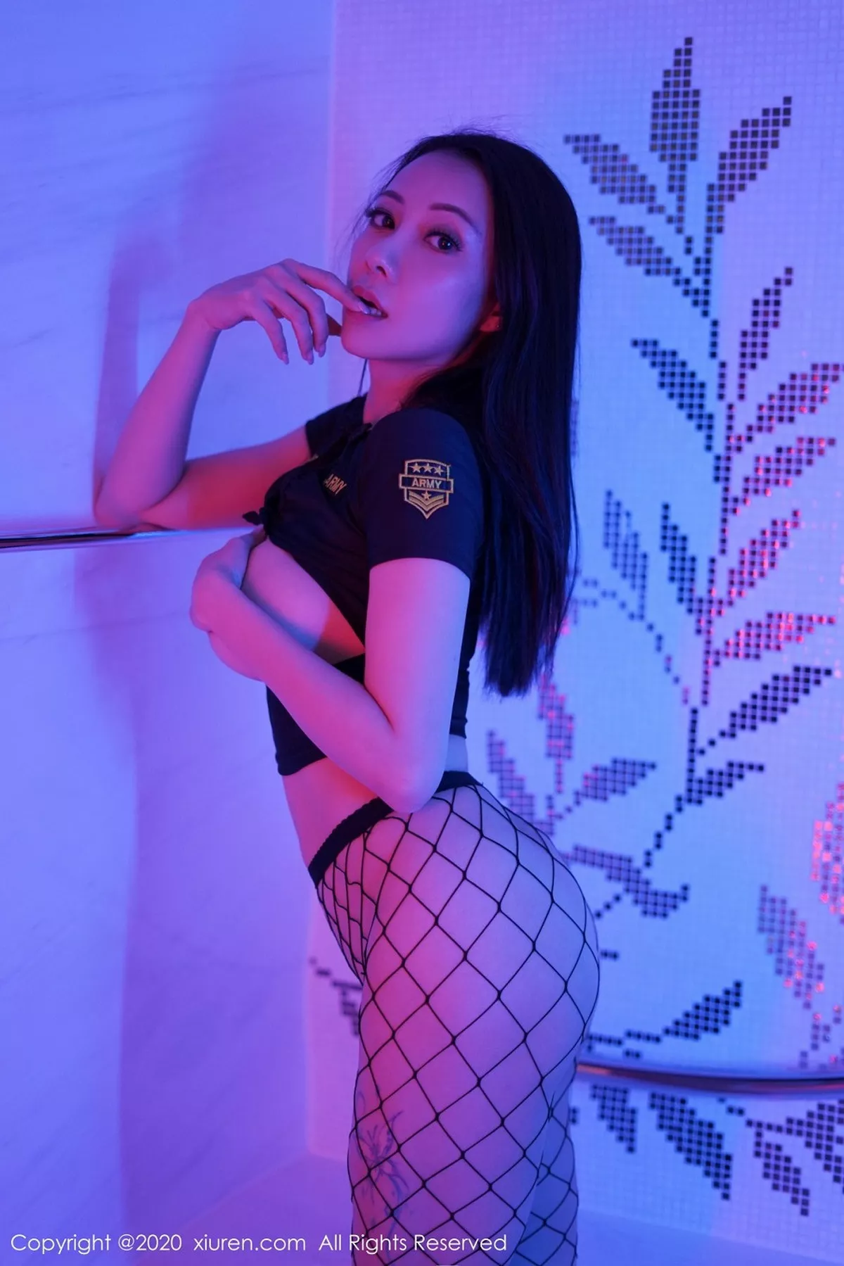 秀人集.com_[XiuRen秀人网]No.2681_御姐果儿Victoria暗色光魅惑警花制服主题私房黑丝网袜诱惑写真35P
