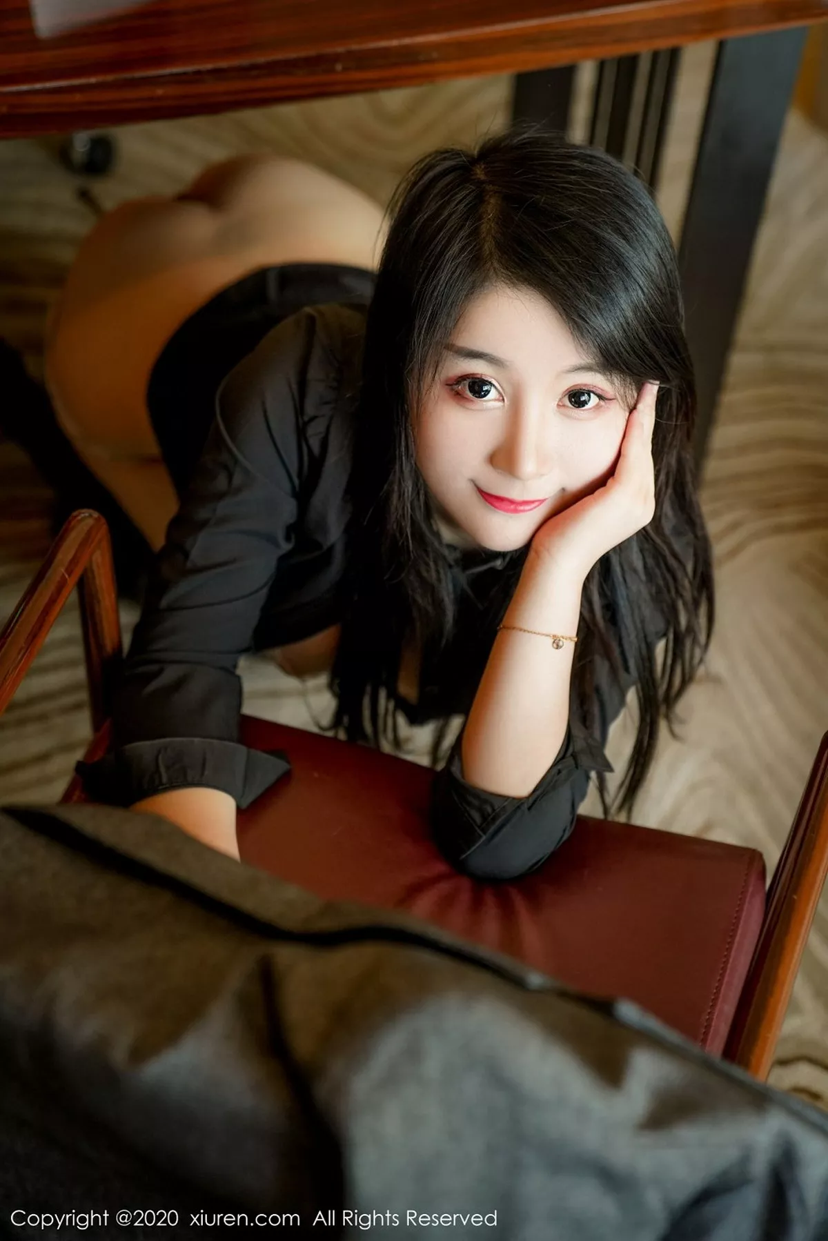 秀人集.com_[XiuRen秀人网]No.2628_嫩模美七Mia酒店OL制服剧情主题性感透视内裤秀翘臀诱惑写真64P
