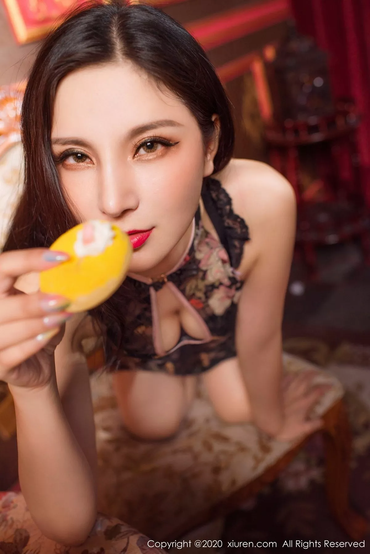 秀人集.com_[XiuRen秀人网]No.2643_嫩模小蛮妖Yummy私房欧美古典风性感旗袍配肉丝裤袜撩人诱惑写真41P