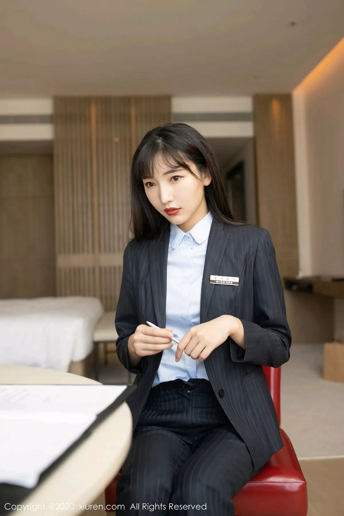 秀人集.com_[XiuRen秀人网]No.2829_嫩模陆萱萱银行客户经理主题半脱露酒红色蕾丝内衣迷人诱惑写真80P