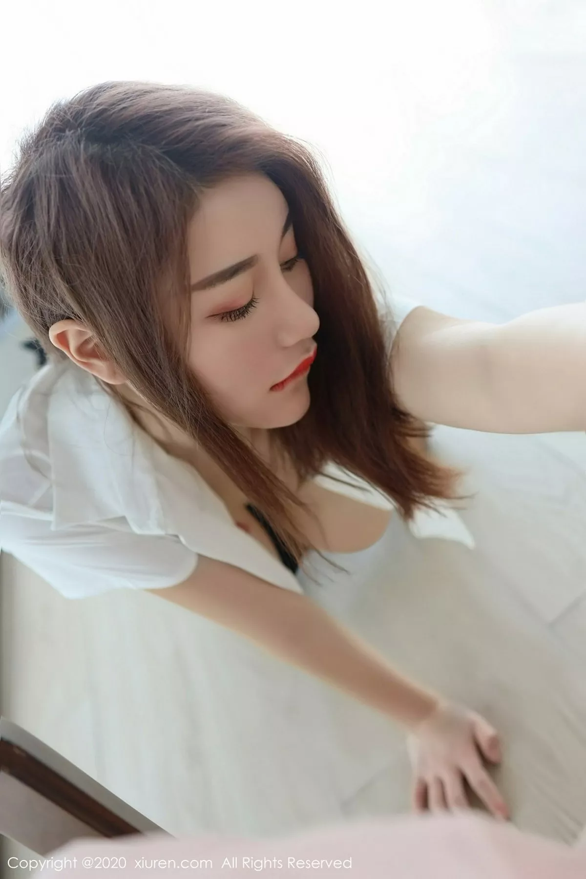 秀人集.com_[XiuRen秀人网]No.2831_嫩模美七Mia三亚旅拍白衬衫黑短裙制服配黑丝裤袜撩人诱惑写真48P