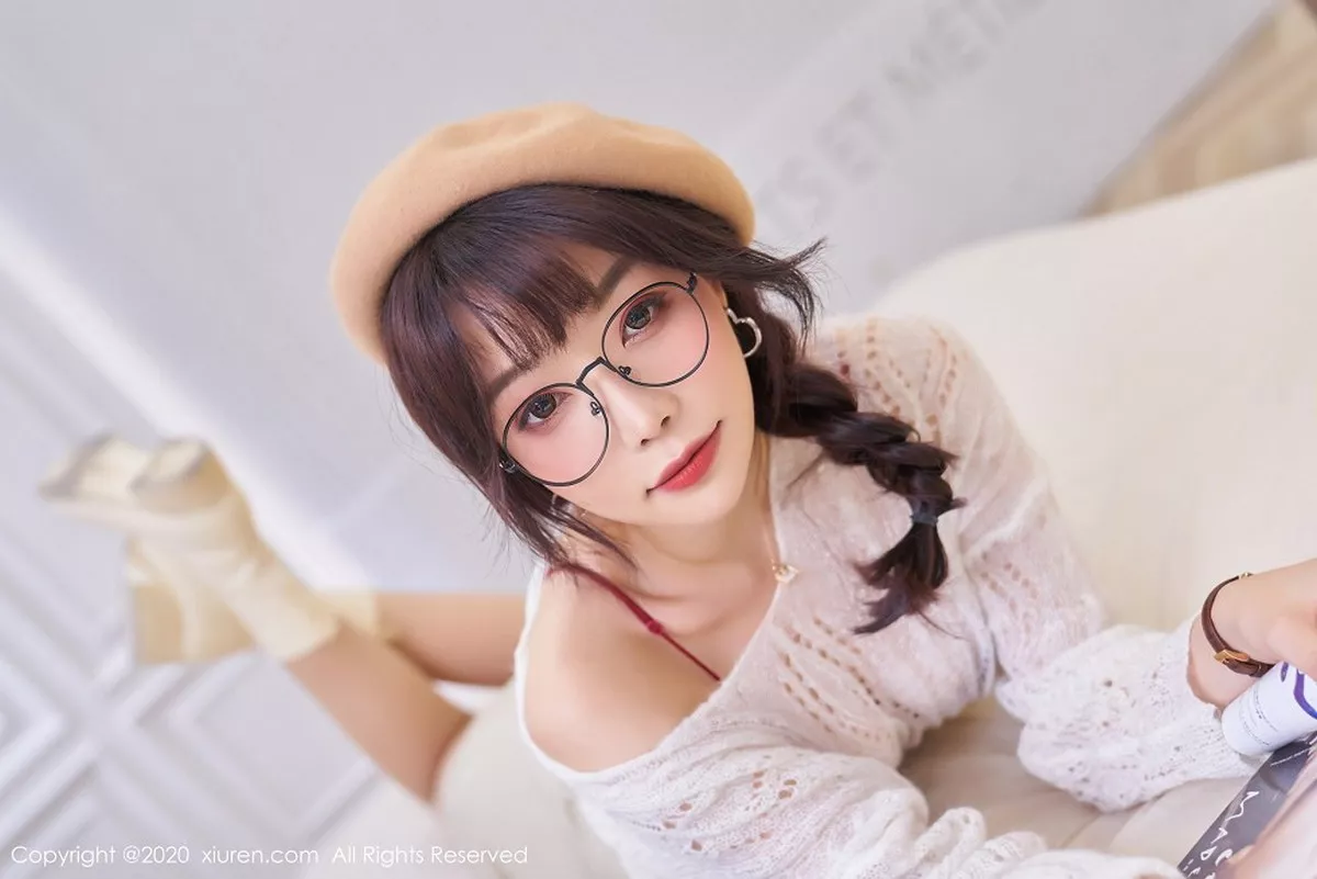 秀人集.com_[XiuRen秀人网]No.2859_女神芝芝Booty草帽眼镜OL主题性感红色内衣配肉丝裤袜诱惑写真84P