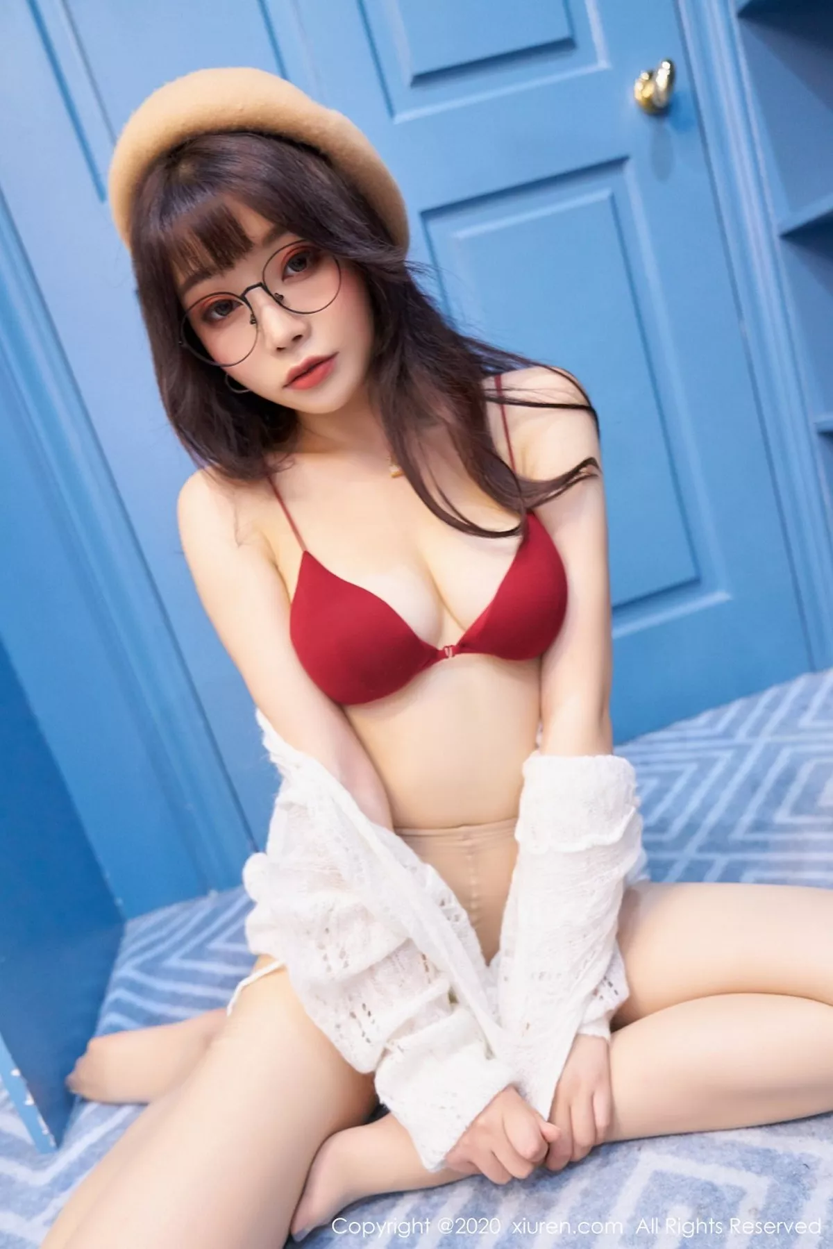 秀人集.com_[XiuRen秀人网]No.2859_女神芝芝Booty草帽眼镜OL主题性感红色内衣配肉丝裤袜诱惑写真84P