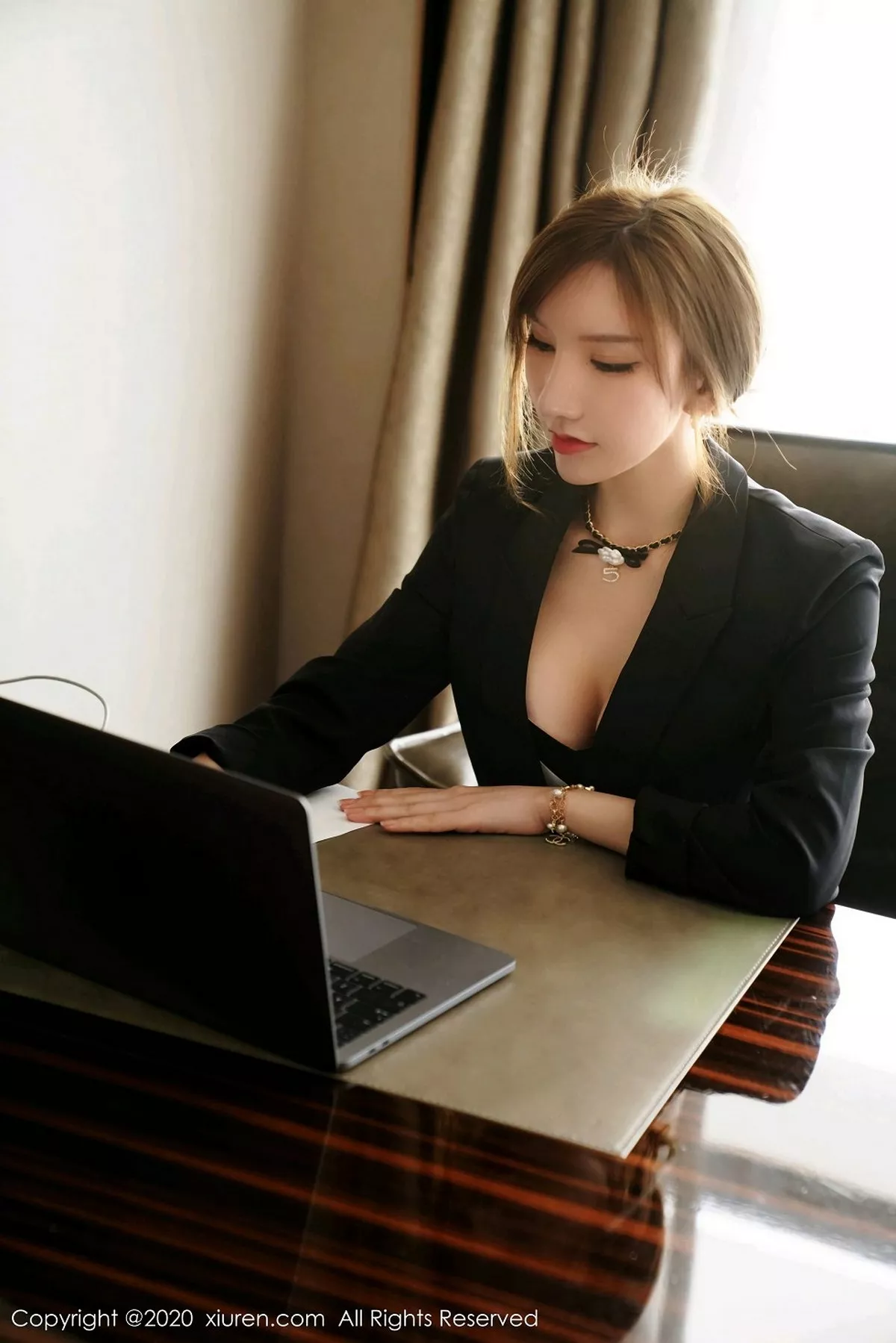 秀人集.com_[XiuRen秀人网]No.2885_女神周于希Sandy职场OL剧情主题私房半脱肉丝裤袜极致诱惑写真113P