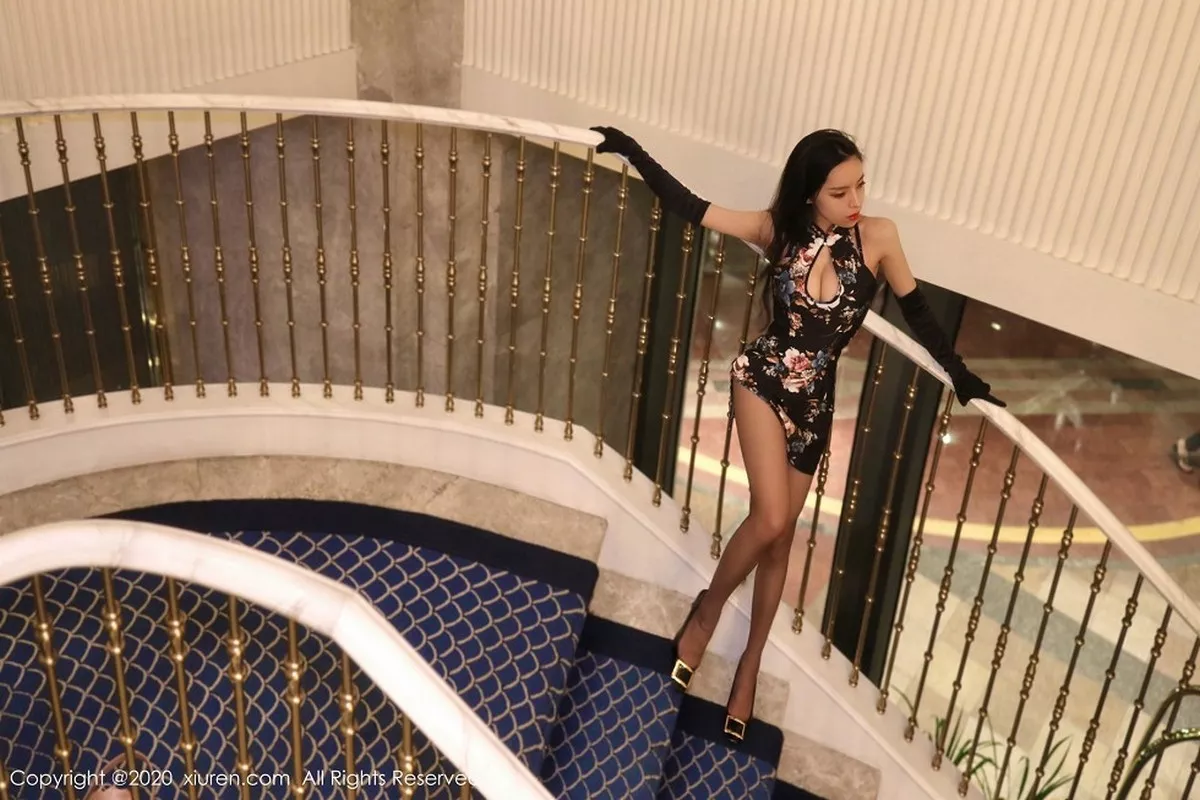 秀人集.com_[XiuRen秀人网]No.2897_嫩模Riri617私房古韵旗袍配黑丝裤袜秀翘臀美腿极致魅惑写真72P