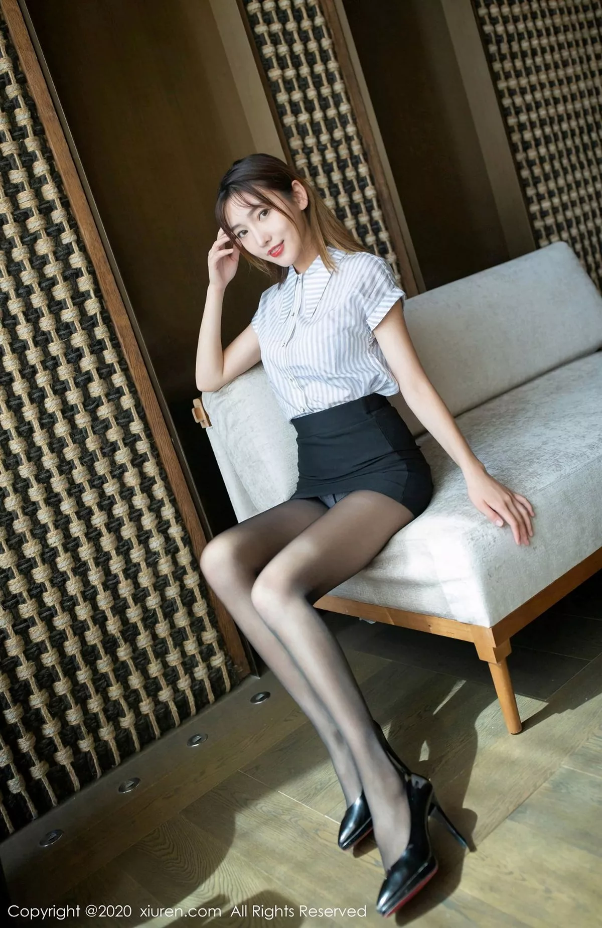 秀人集.com_[XiuRen秀人网]No.2810_嫩模陆萱萱职场秘书制服主题黑短裙配无内黑丝裤袜极致魅惑写真55P