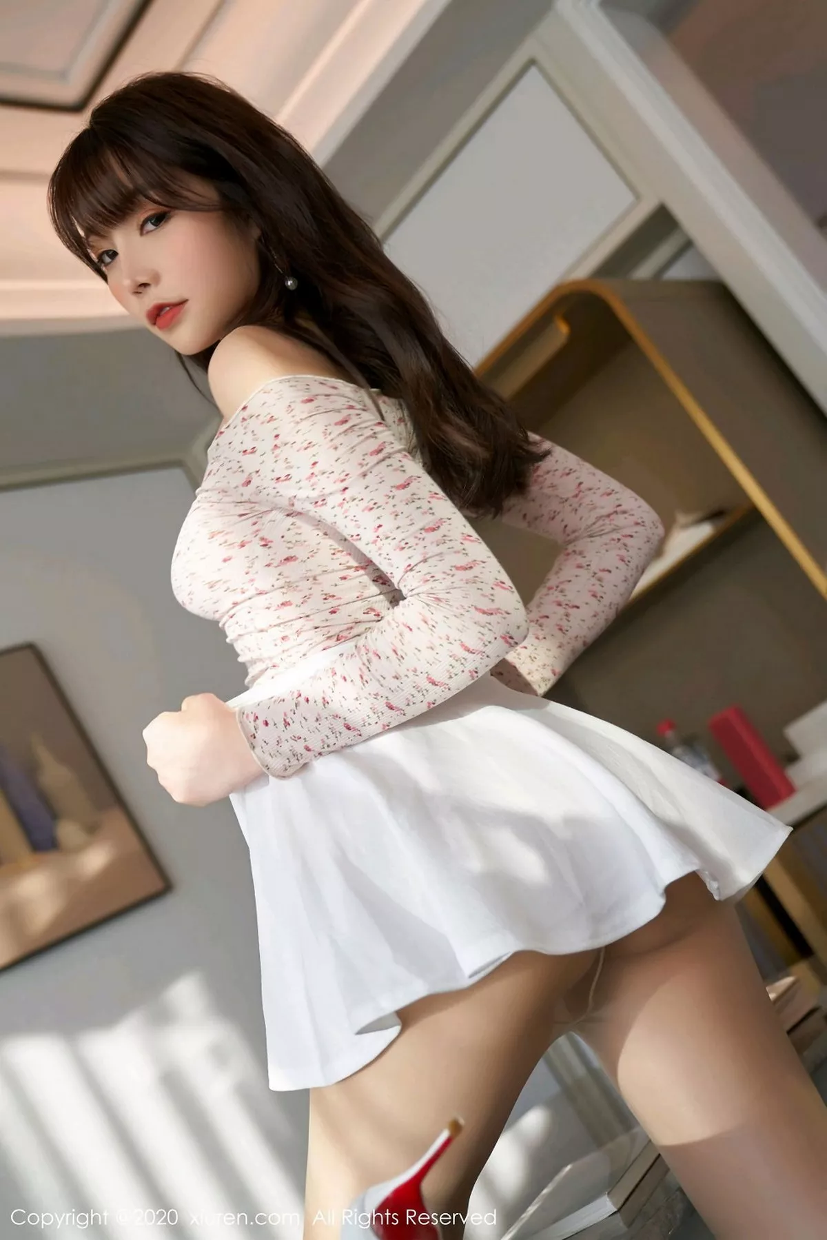 秀人集.com_[XiuRen秀人网]No.2949_女神芝芝Booty私房草莓服饰配超薄肉丝裤袜秀完美身材诱惑写真83P