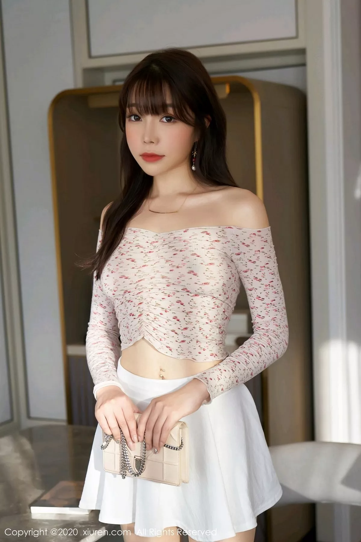 秀人集.com_[XiuRen秀人网]No.2949_女神芝芝Booty私房草莓服饰配超薄肉丝裤袜秀完美身材诱惑写真83P
