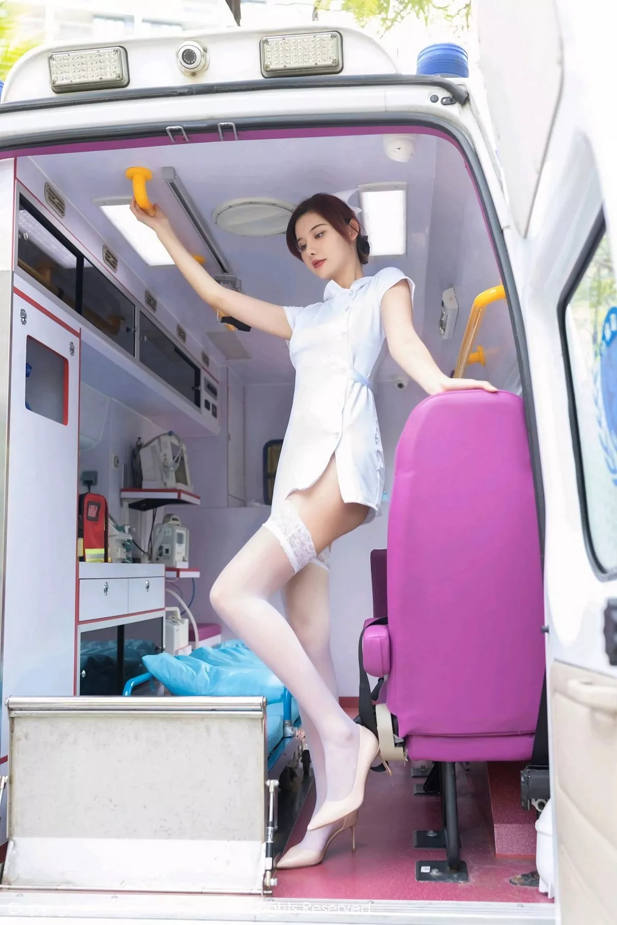 秀人集.com_[XiuRen秀人网]No.2959_女神就是阿朱啊三亚旅拍救护车主题护士情趣制服完美诱惑写真78P