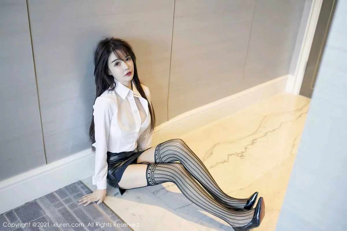 秀人集.com_[XiuRen秀人网]No.2976_嫩模南初妹妹经典秘书职业装主题白衬衣配黑短裙秀美腿诱惑写真53P