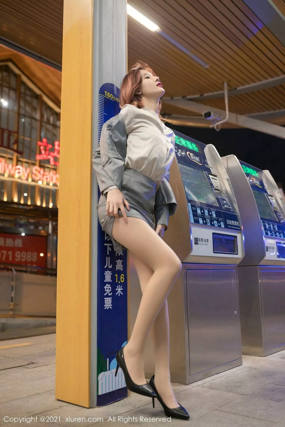 秀人集.com_[XiuRen秀人网]No.2979_女神就是阿朱啊三亚旅拍职场制服主题开档黑丝裤袜撩人诱惑写真66P