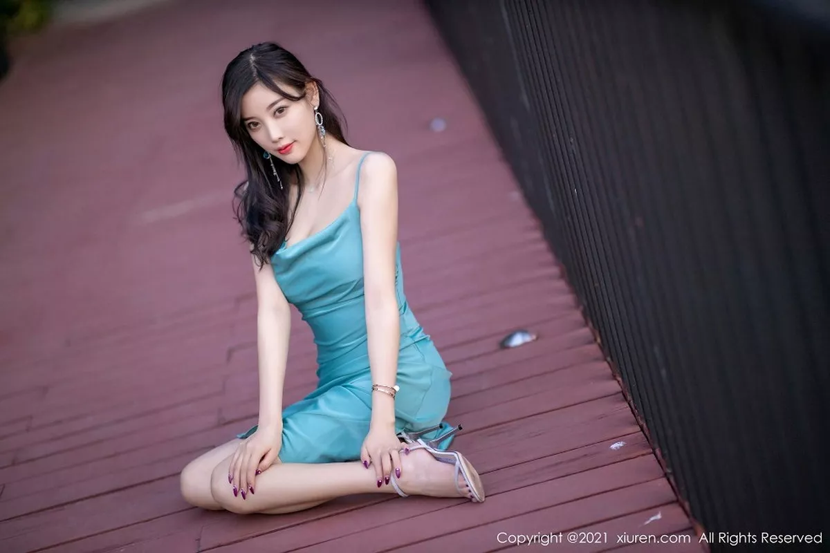 秀人集.com_[XiuRen秀人网]No.2997_女神杨晨晨sugar私房典雅吊裙配蕾丝腿袜半撩秀翘臀诱惑写真67P
