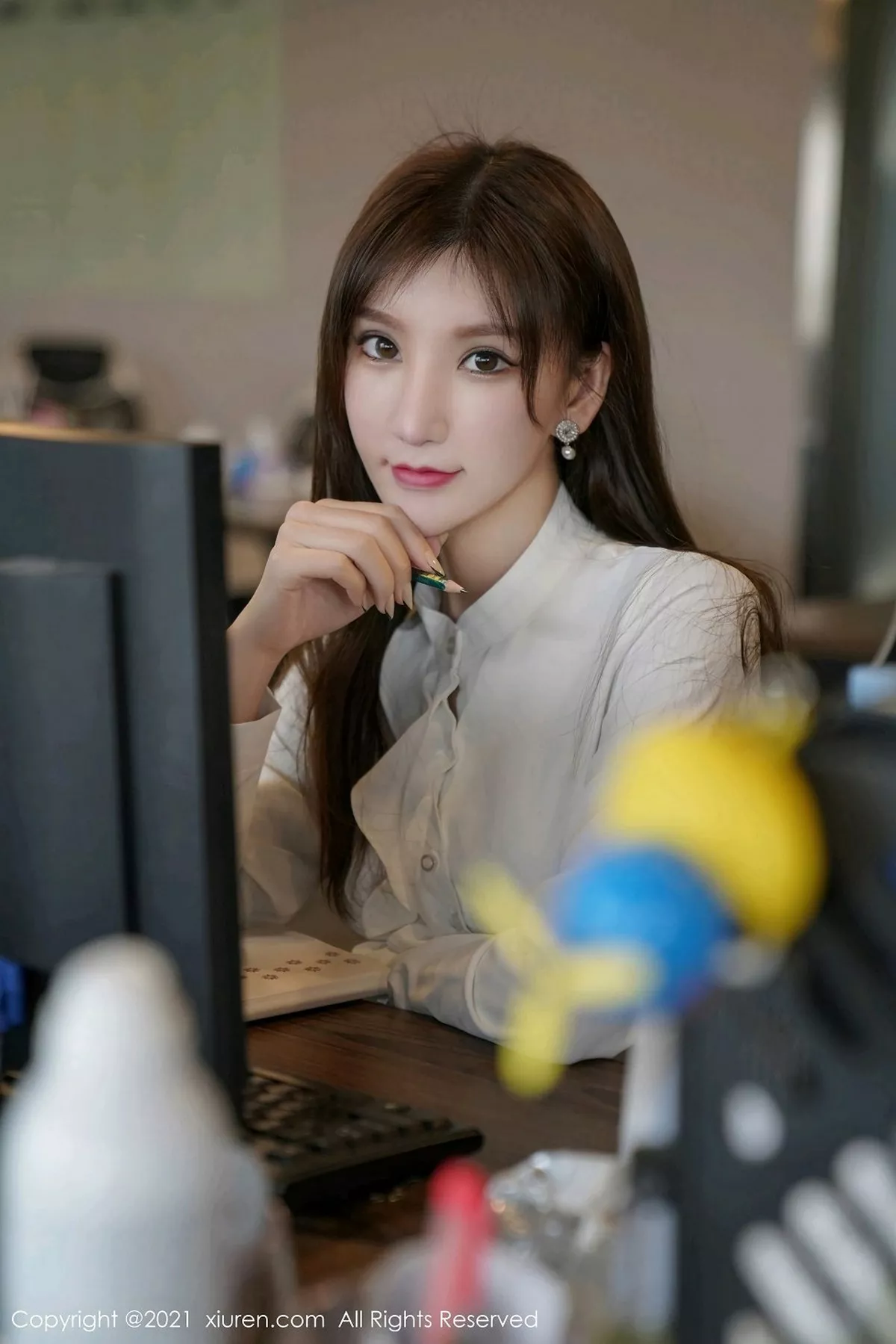 秀人集.com_[XiuRen秀人网]No.3046_女神周于希Sandy办公室前台主题粉色短裙下薄透肉丝诱惑写真100P