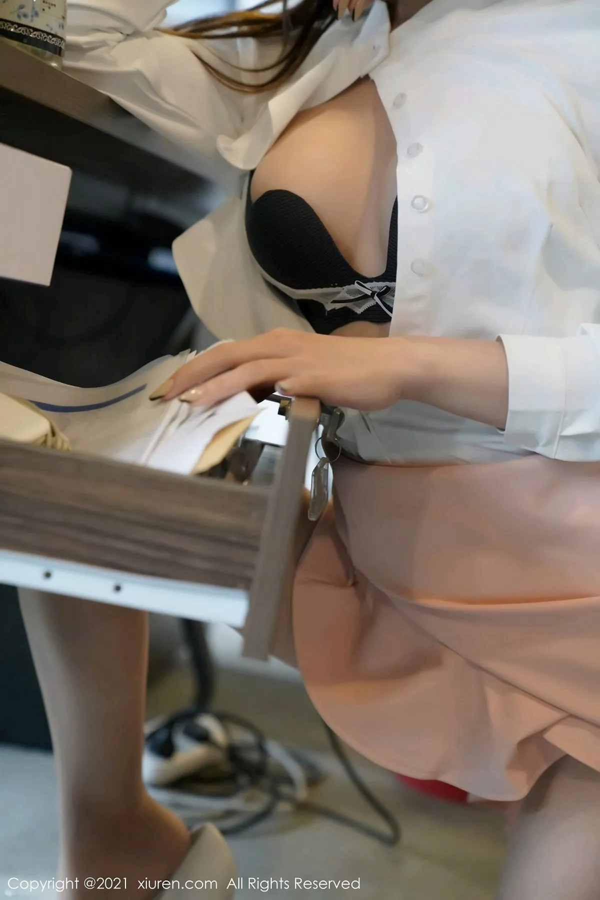 秀人集.com_[XiuRen秀人网]No.3046_女神周于希Sandy办公室前台主题粉色短裙下薄透肉丝诱惑写真100P