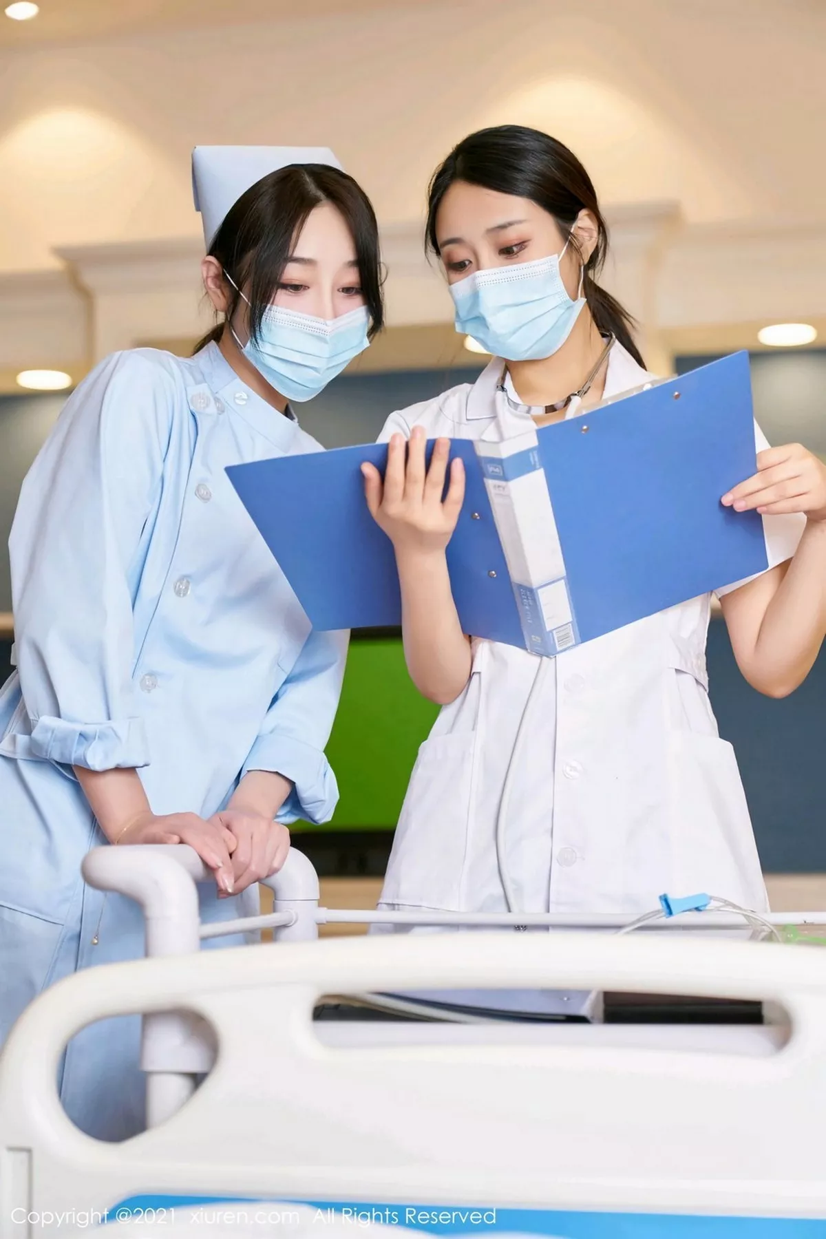秀人集.com_[XiuRen秀人网]No.3060_嫩模九月生＆林子欣心愿旅拍医生护士剧情主题床上撩人诱惑写真85P