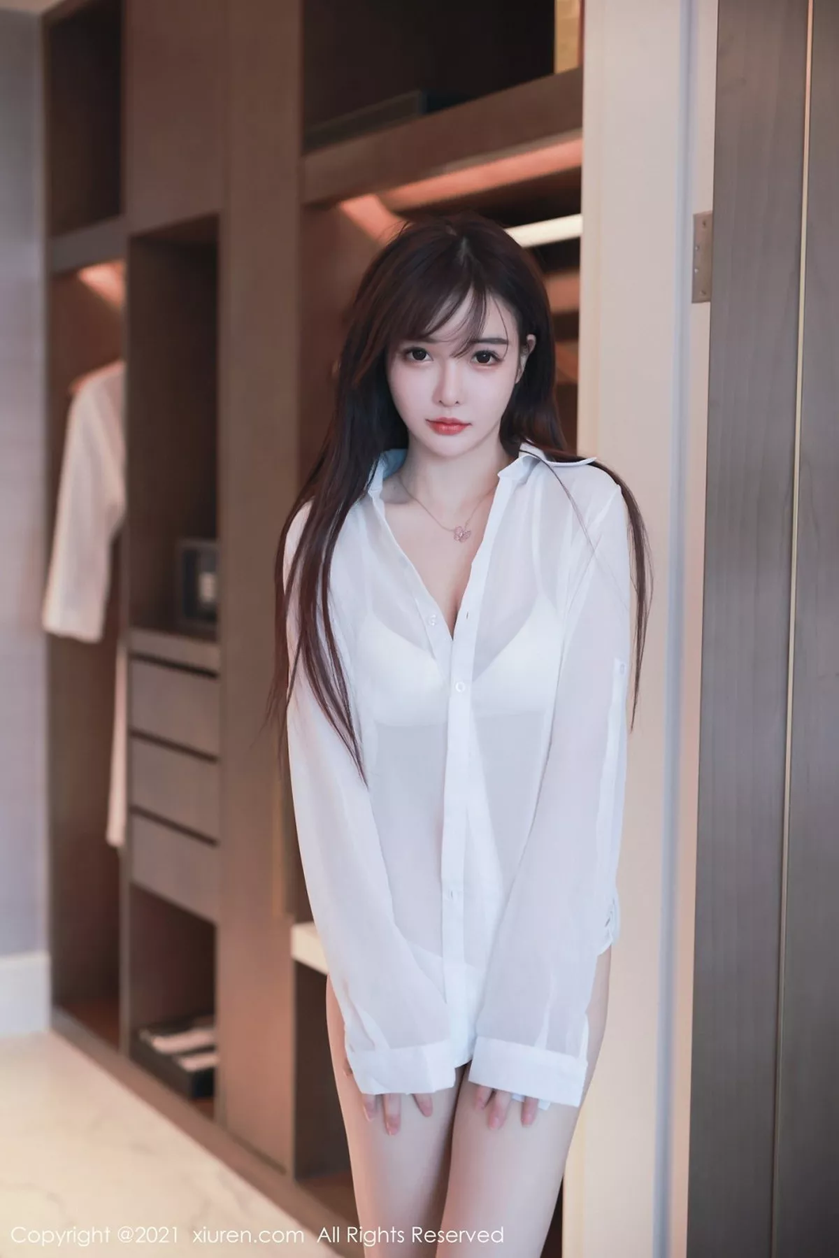 秀人集.com_[XiuRen秀人网]No.3064_嫩模南初妹妹洁白动人衬衫配白色内衣秀完美身材撩人诱惑写真50P