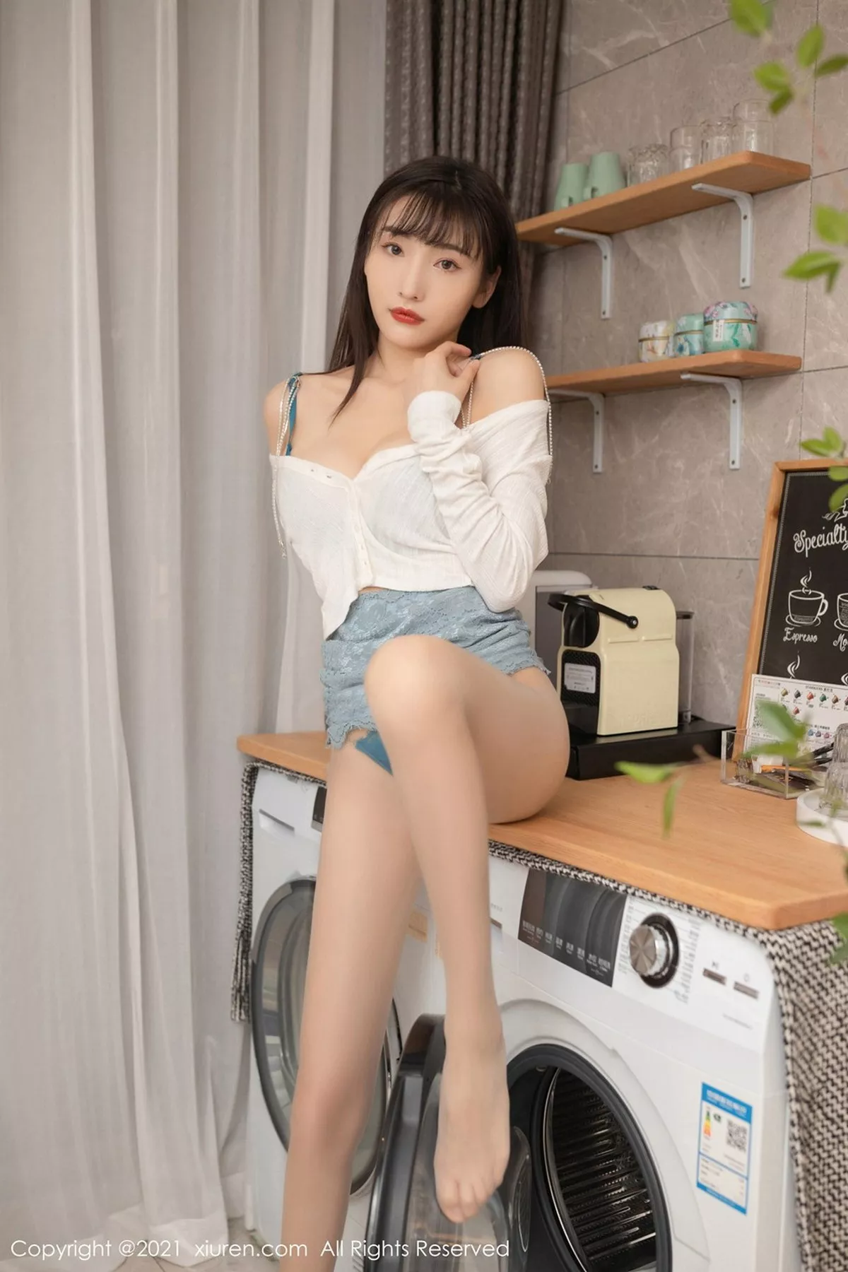 秀人集.com_[XiuRen秀人网]No.3084_嫩模陆萱萱三亚旅拍性感人妻主题脱开档肉丝裤袜秀翘臀诱惑写真76P